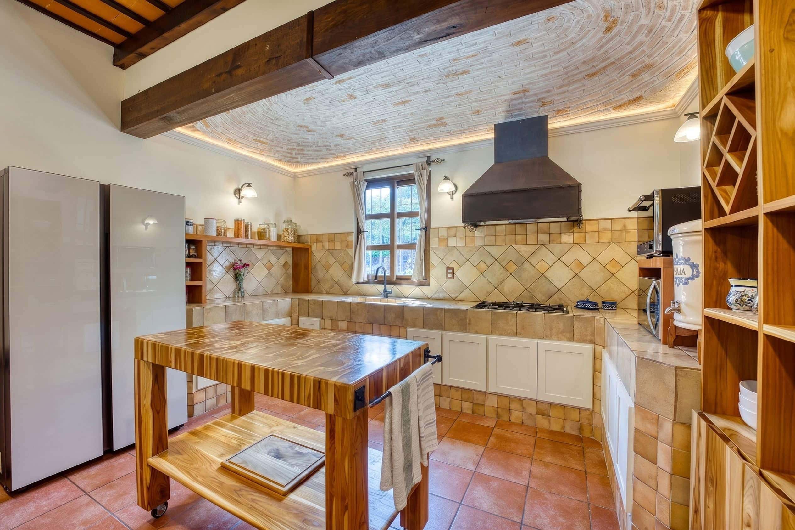 Move-In-Ready 4BR Home with Uninterrupted Volcano Views