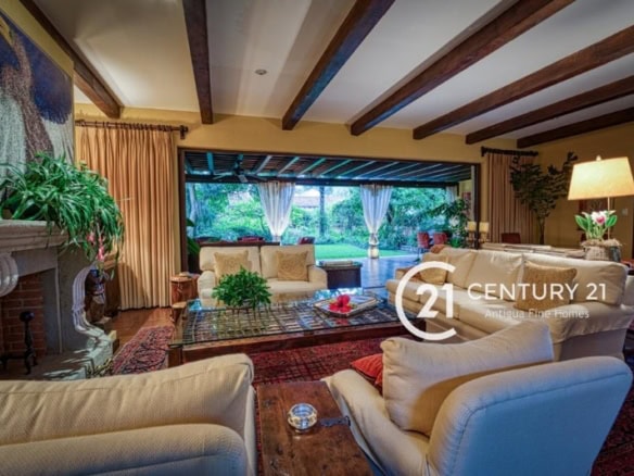 Colonial Luxury Residence with Expansive Gardens – Furnished & Available for Monthly Stays