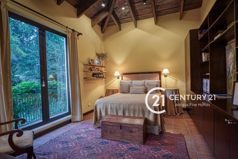 Colonial Luxury Residence with Expansive Gardens – Furnished & Available for Monthly Stays