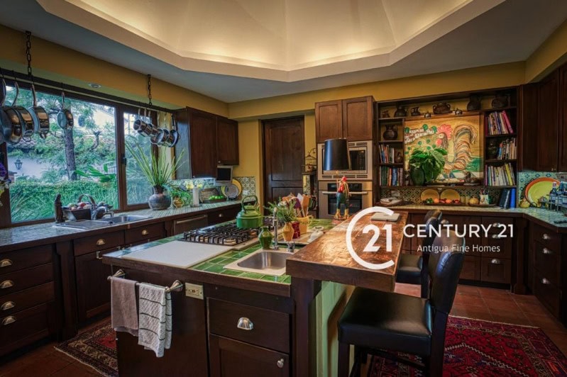 Colonial Luxury Residence with Expansive Gardens – Furnished & Available for Monthly Stays