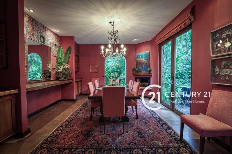 Colonial Luxury Residence with Expansive Gardens – Furnished & Available for Monthly Stays
