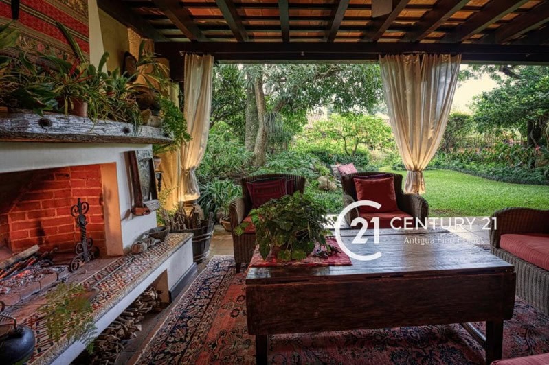 Colonial Luxury Residence with Expansive Gardens – Furnished & Available for Monthly Stays