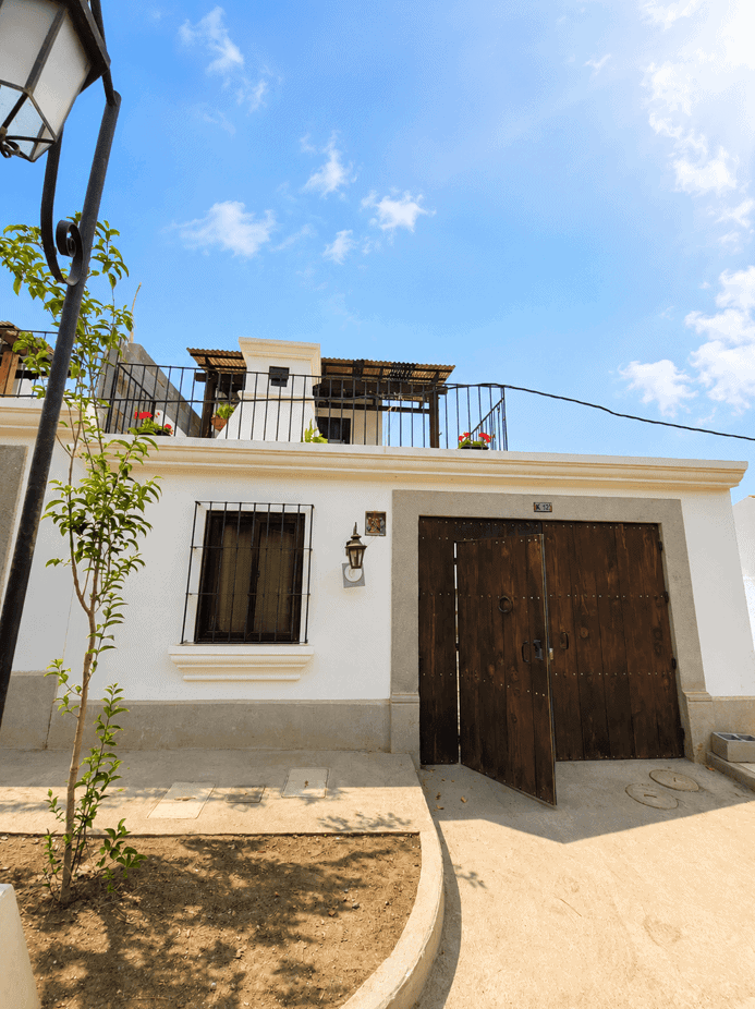 Excellent colonial style home in San Pedro las Huertas with Volcano and Antigua Views