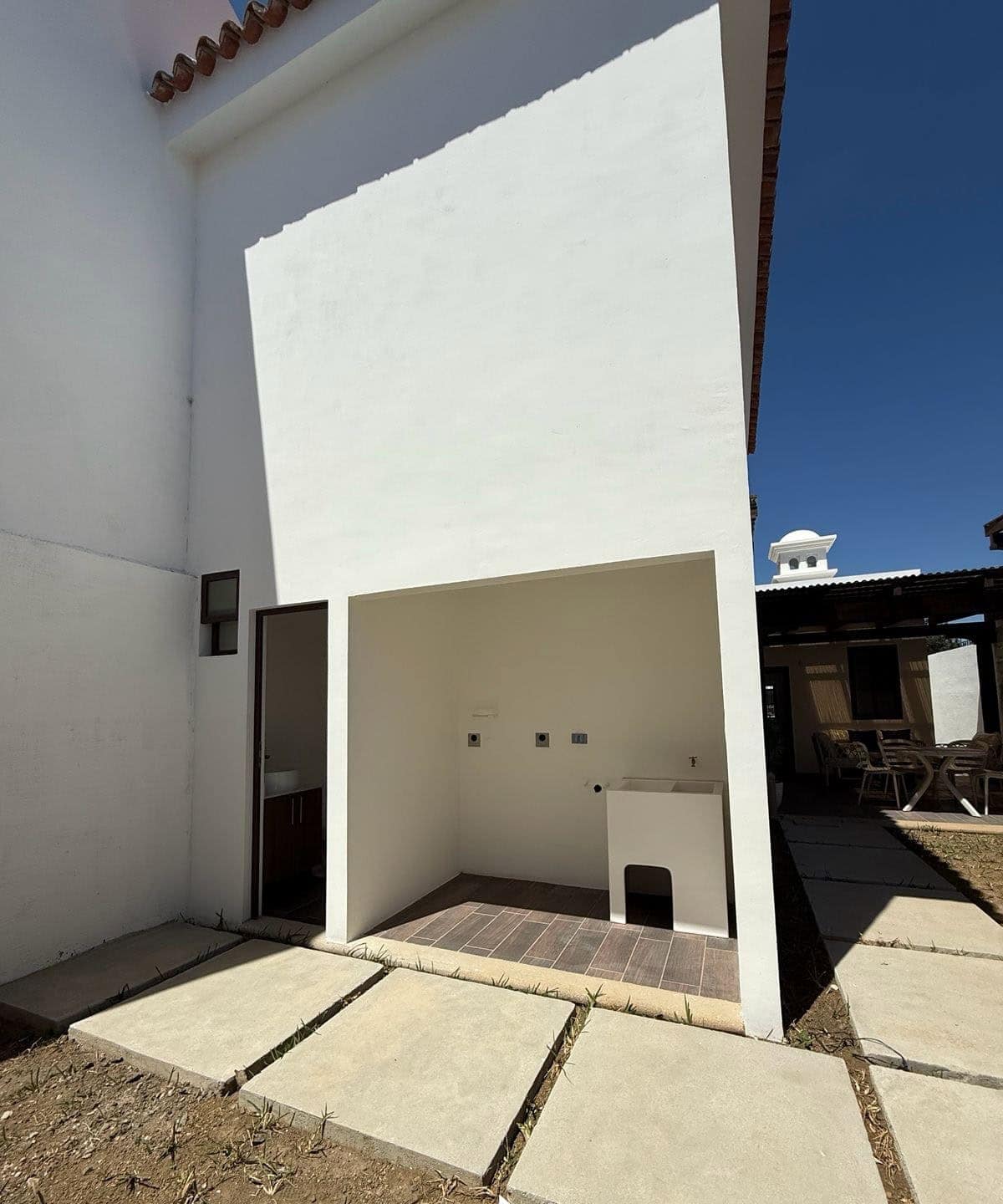 Espectacular Brand New House in Condominio Santa Delfina with Beautifull volcano views!