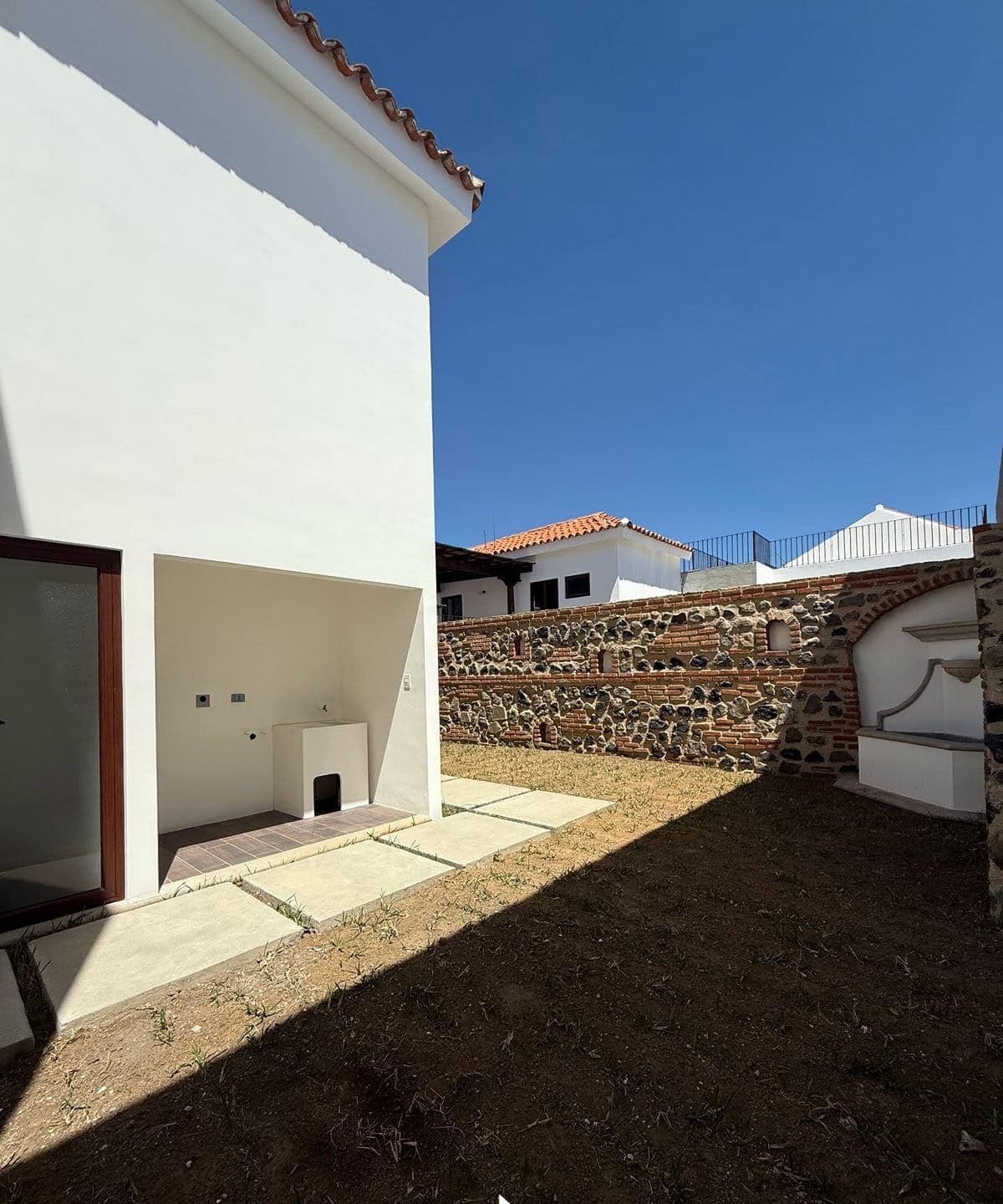 Espectacular Brand New House in Condominio Santa Delfina with Beautifull volcano views!