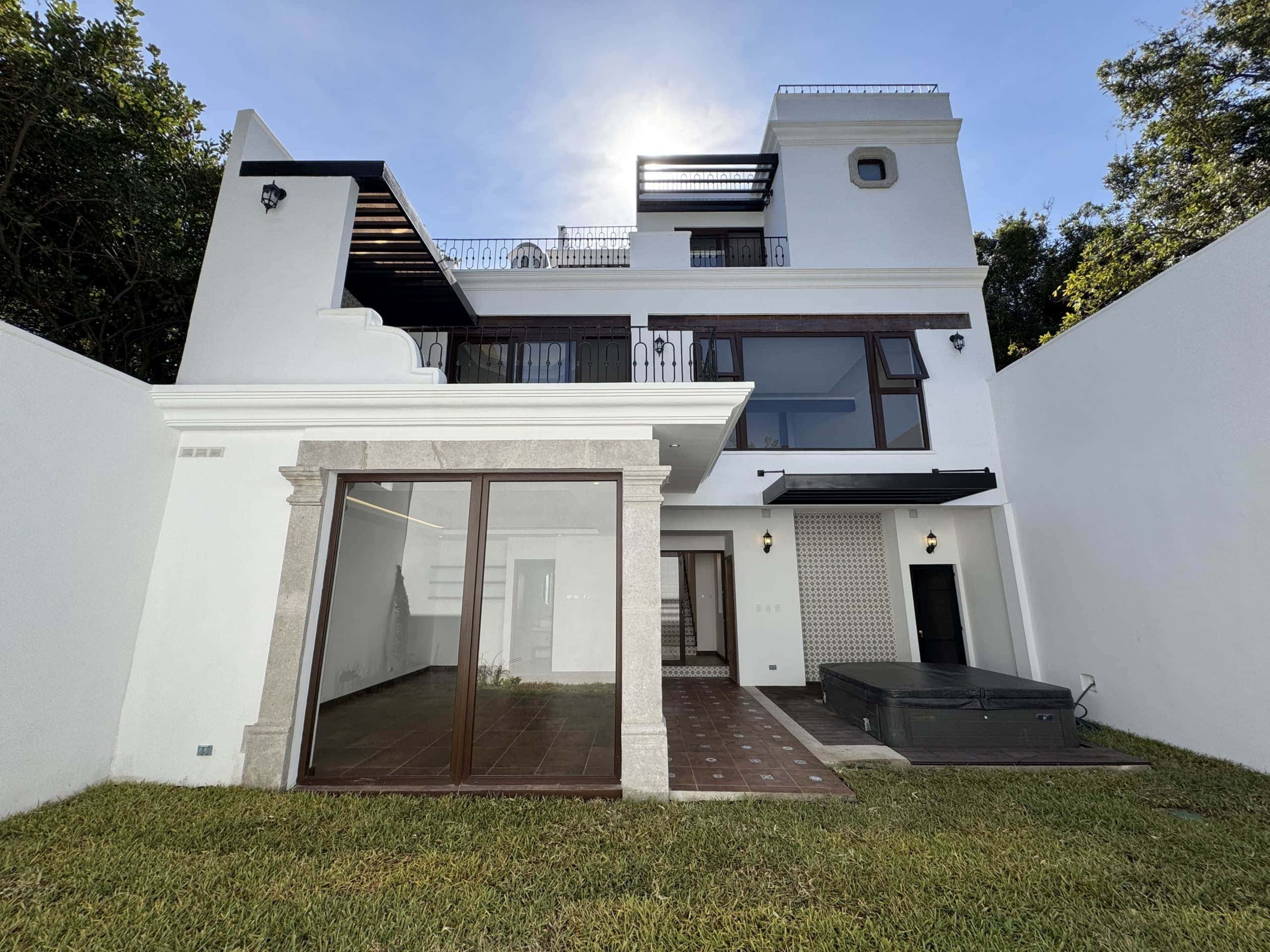 Hacienda del Comendador — 3-Bedroom Volcano-View Residence on Four Levels