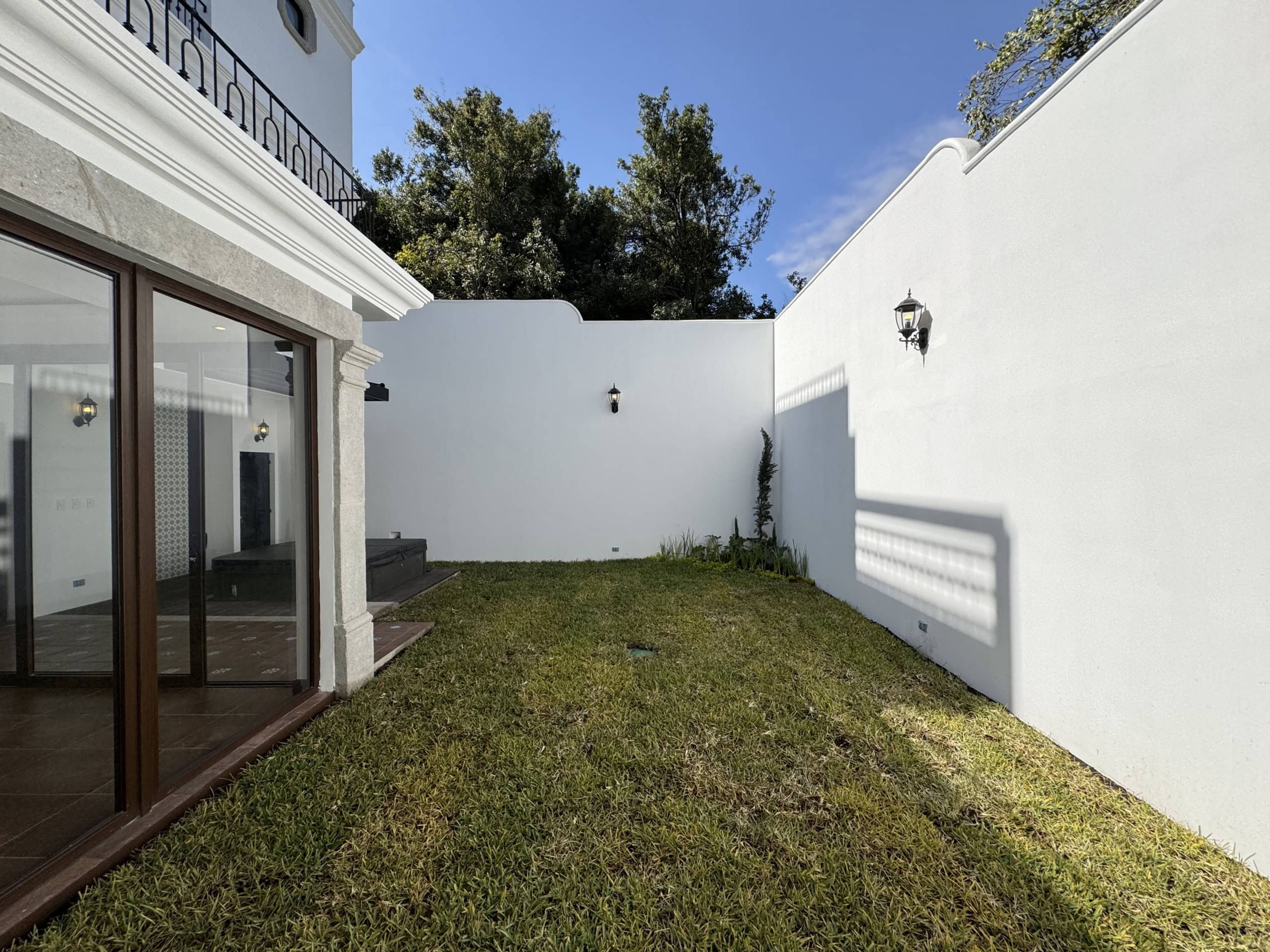 Hacienda del Comendador — 3-Bedroom Volcano-View Residence on Four Levels