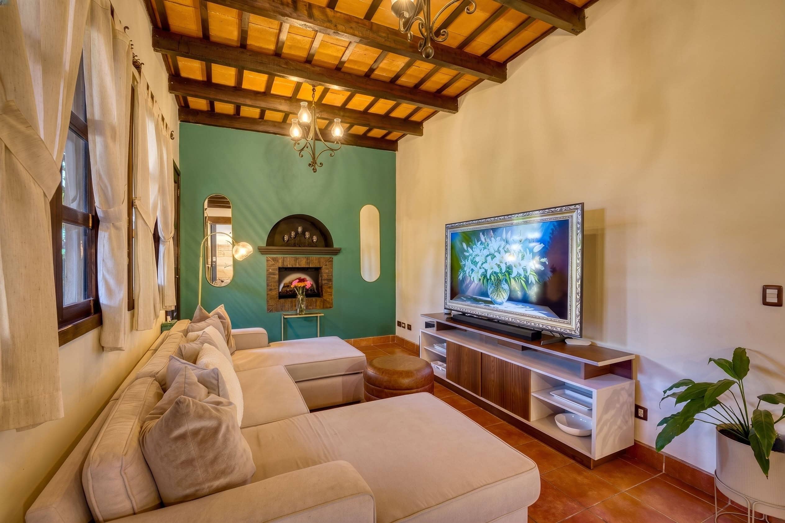Move-In-Ready 4BR Home with Uninterrupted Volcano Views