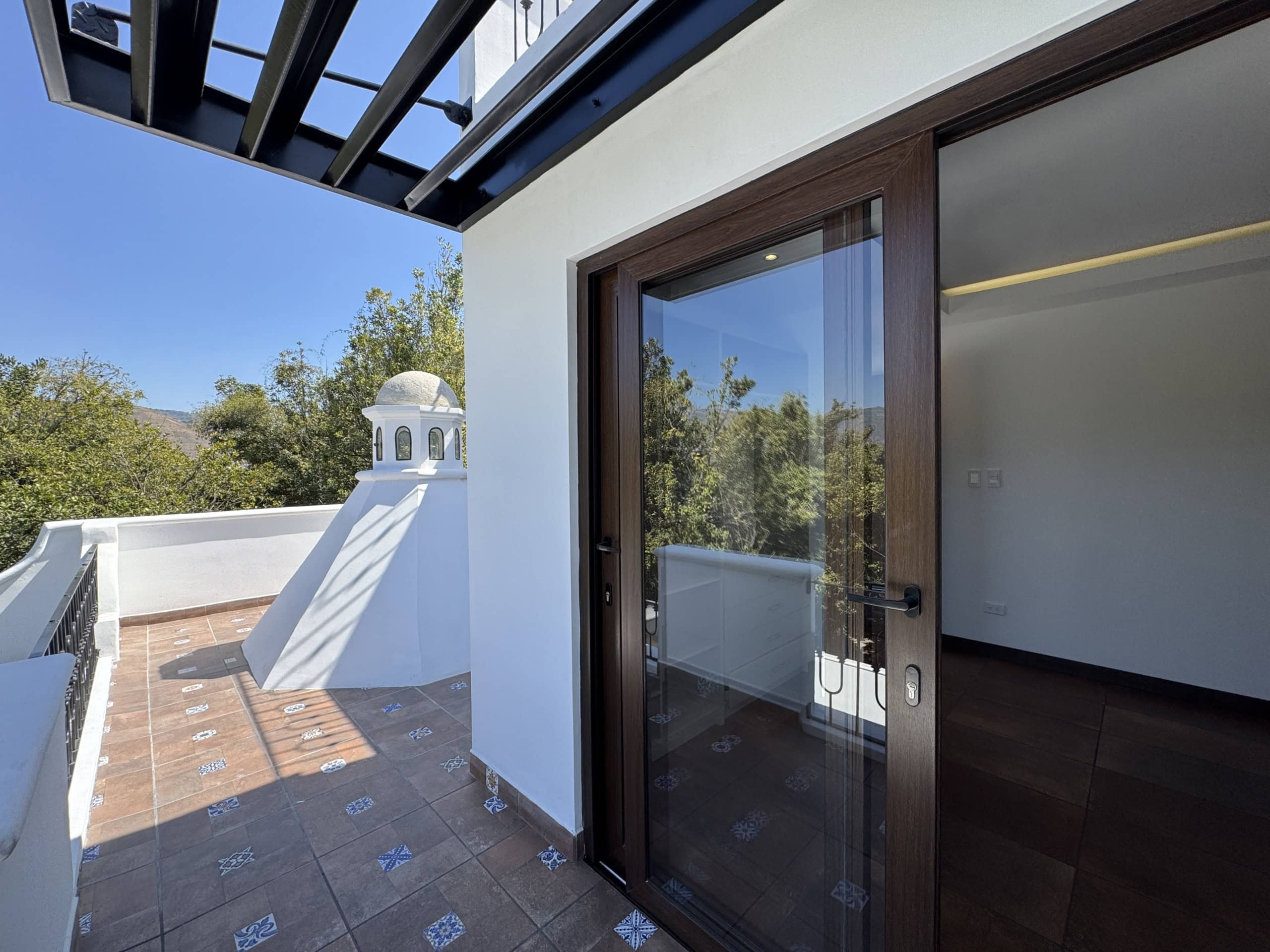 Hacienda del Comendador — 3-Bedroom Volcano-View Residence on Four Levels