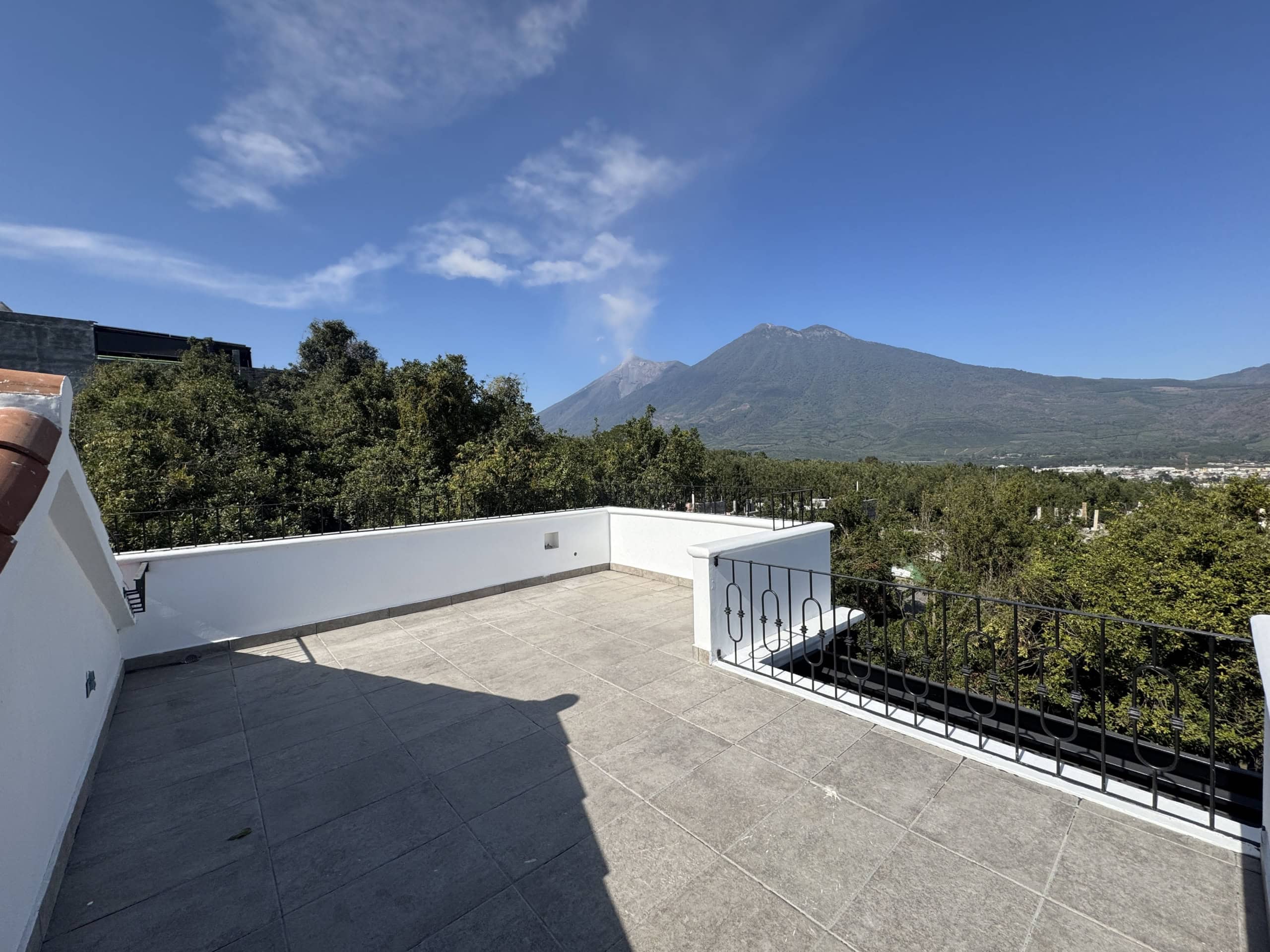 Hacienda del Comendador — 3-Bedroom Volcano-View Residence on Four Levels