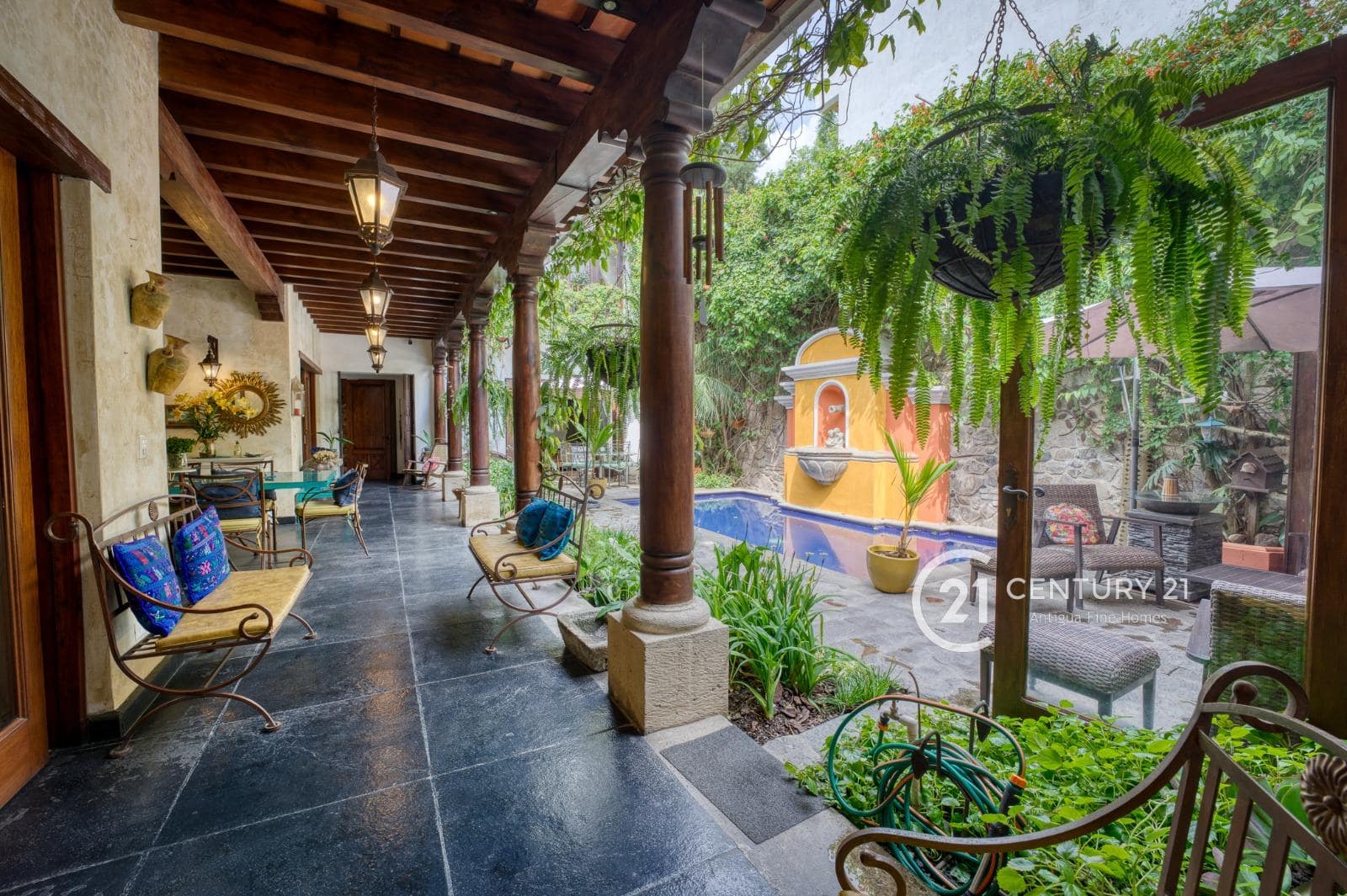 Luxury Living at Its Finest – Elegant 4-Bedroom Home with Pool in Cortijo de las Flores, 4 kms from downtown Antigua.