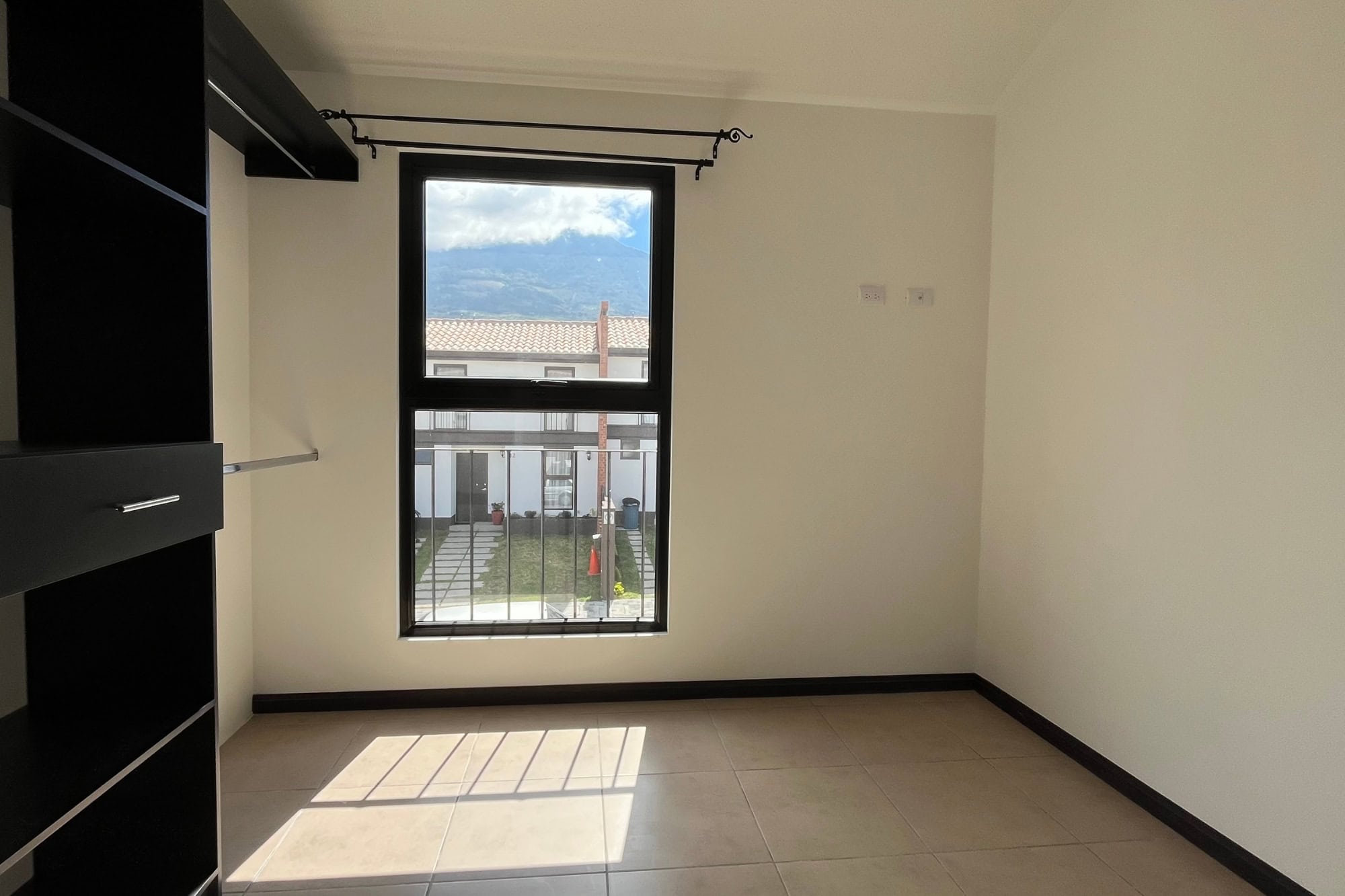 3 BEDROOM HOUSE IN SENDEROS, JUST 6.5KM FROM DOWNTOWN ANTIGUA