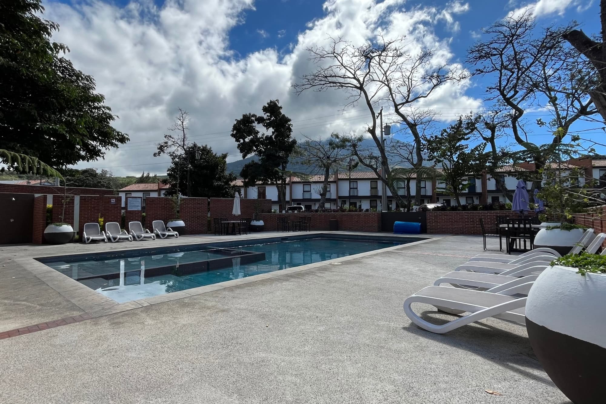 3 BEDROOM HOUSE IN SENDEROS, JUST 6.5KM FROM DOWNTOWN ANTIGUA