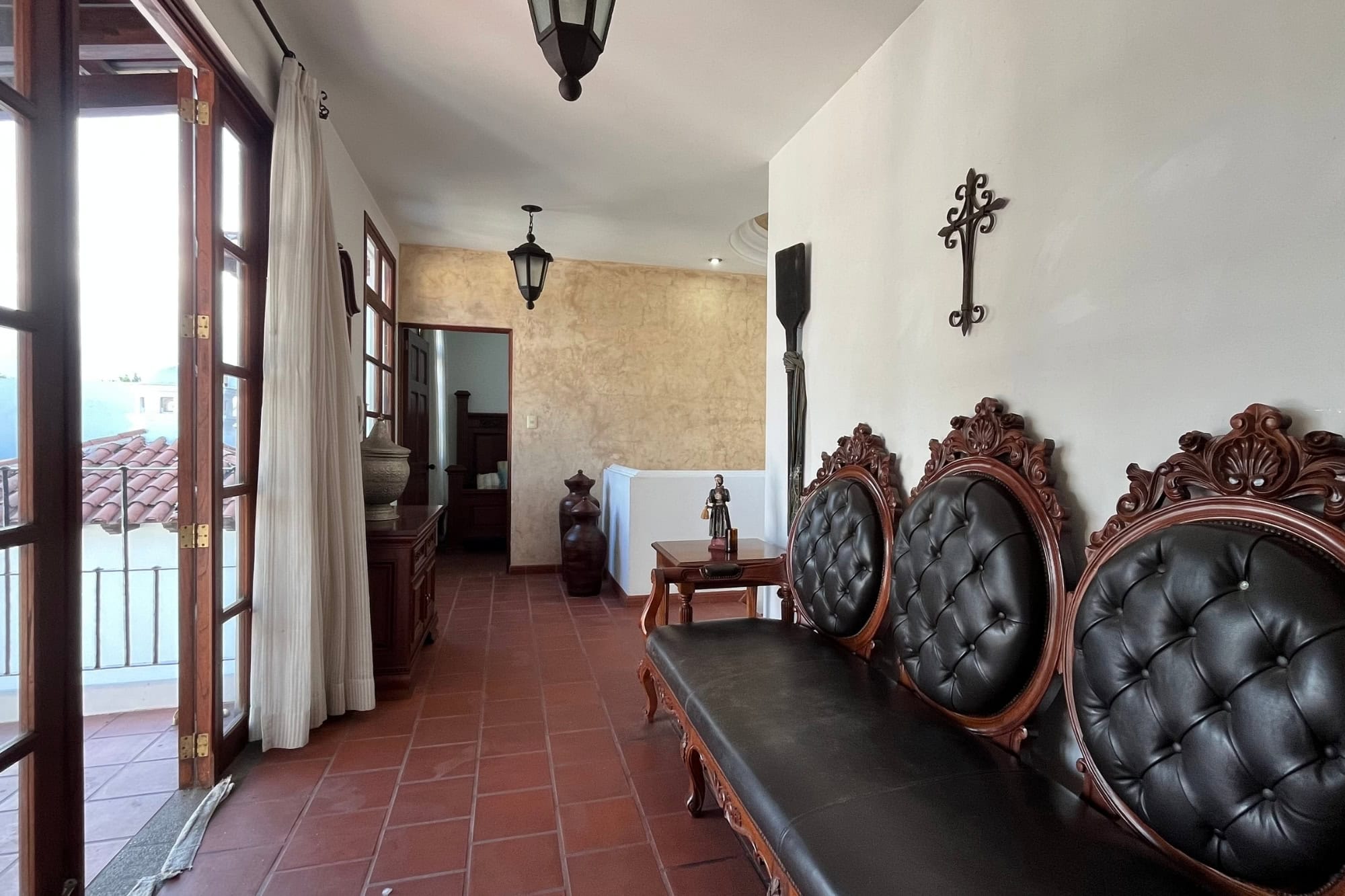 Charming 3-Bedroom Residence with Spectacular Volcano Views