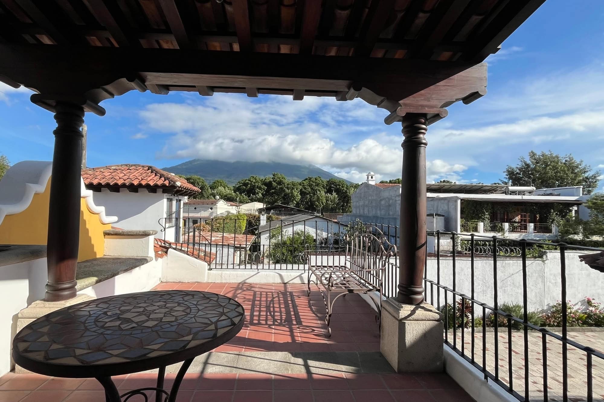 Charming 3-Bedroom Residence with Spectacular Volcano Views