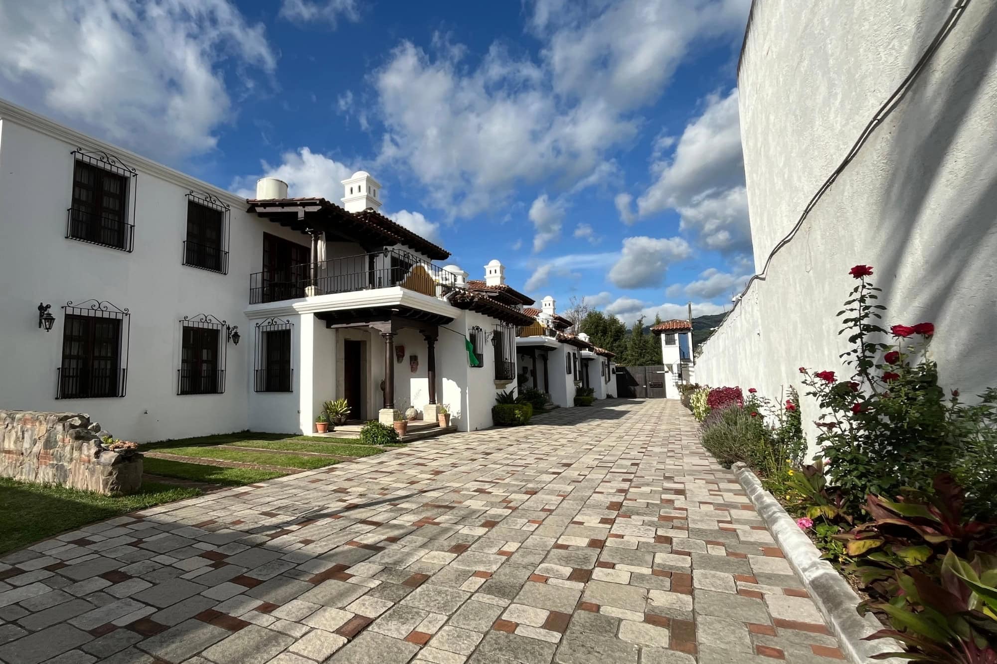 Charming 3-Bedroom Residence with Spectacular Volcano Views