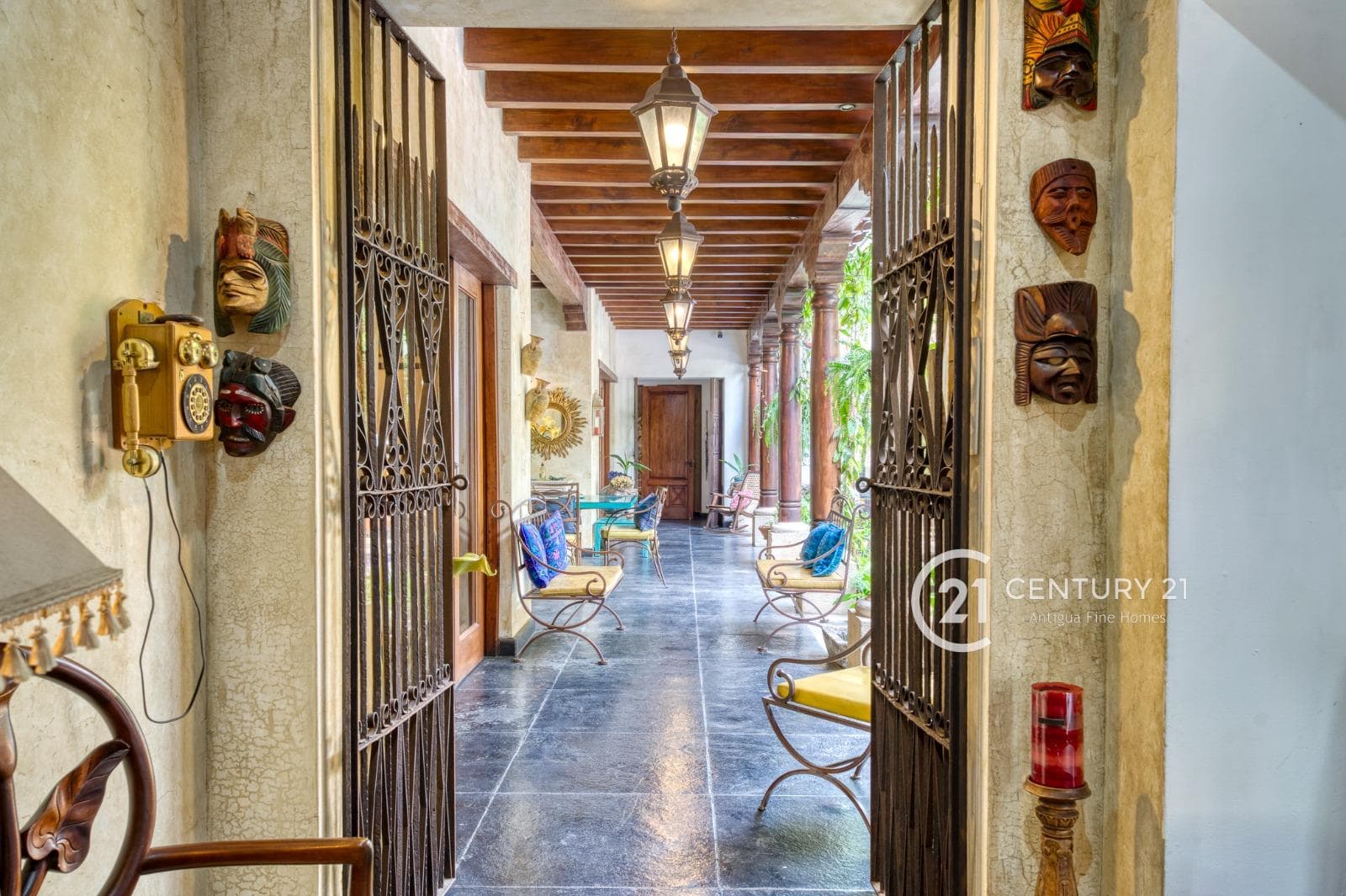Luxury Living at Its Finest – Elegant 4-Bedroom Home with Pool in Cortijo de las Flores, 4 kms from downtown Antigua.