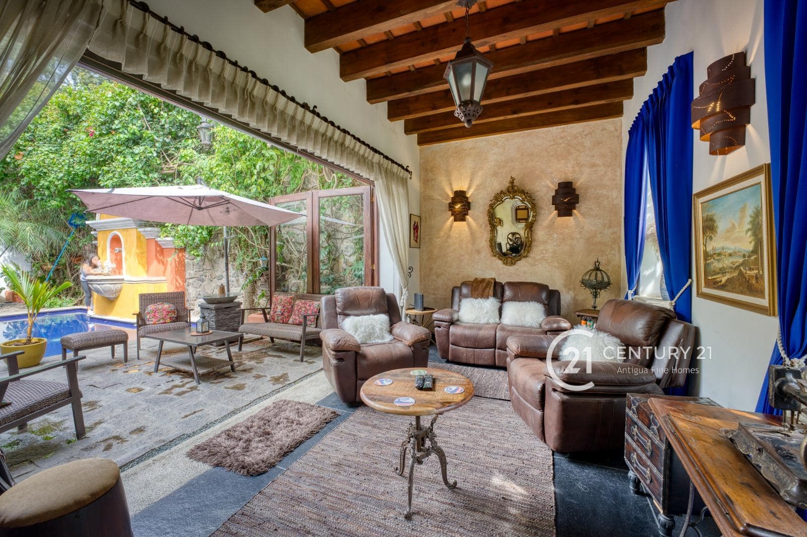 Luxury Living at Its Finest – Elegant 4-Bedroom Home with Pool in Cortijo de las Flores, 4 kms from downtown Antigua.