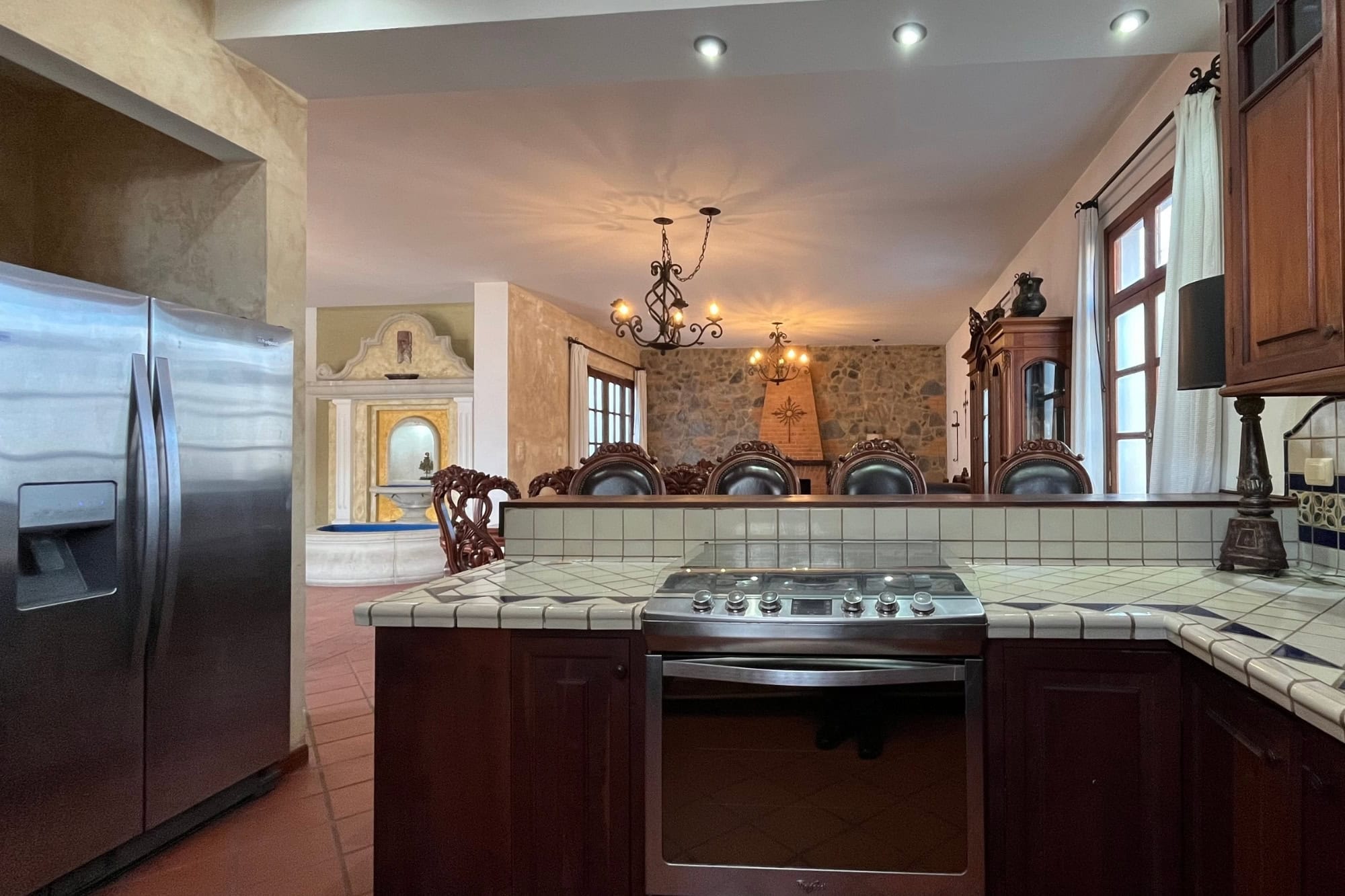 Charming 3-Bedroom Residence with Spectacular Volcano Views