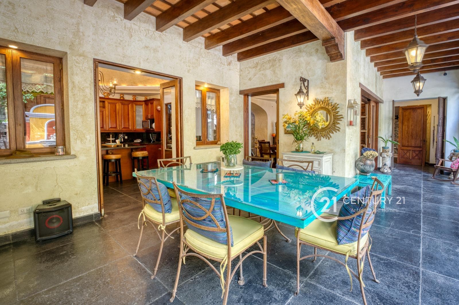 Luxury Living at Its Finest – Elegant 4-Bedroom Home with Pool in Cortijo de las Flores, 4 kms from downtown Antigua.