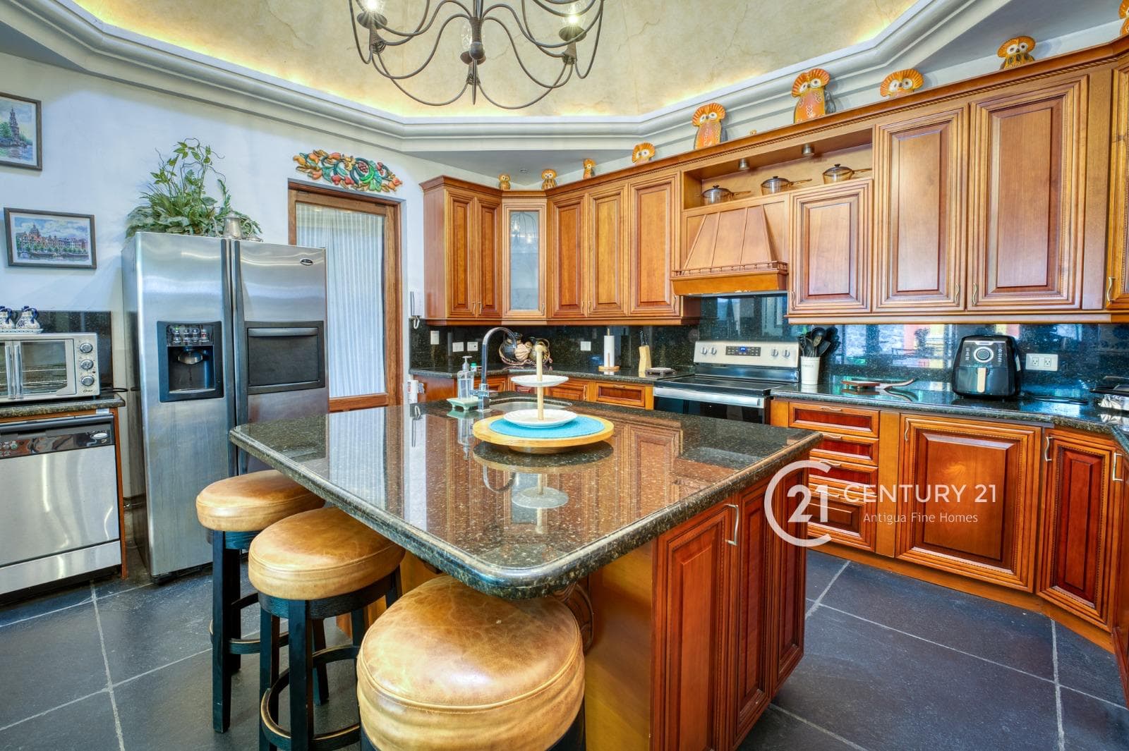Luxury Living at Its Finest – Elegant 4-Bedroom Home with Pool in Cortijo de las Flores, 4 kms from downtown Antigua.