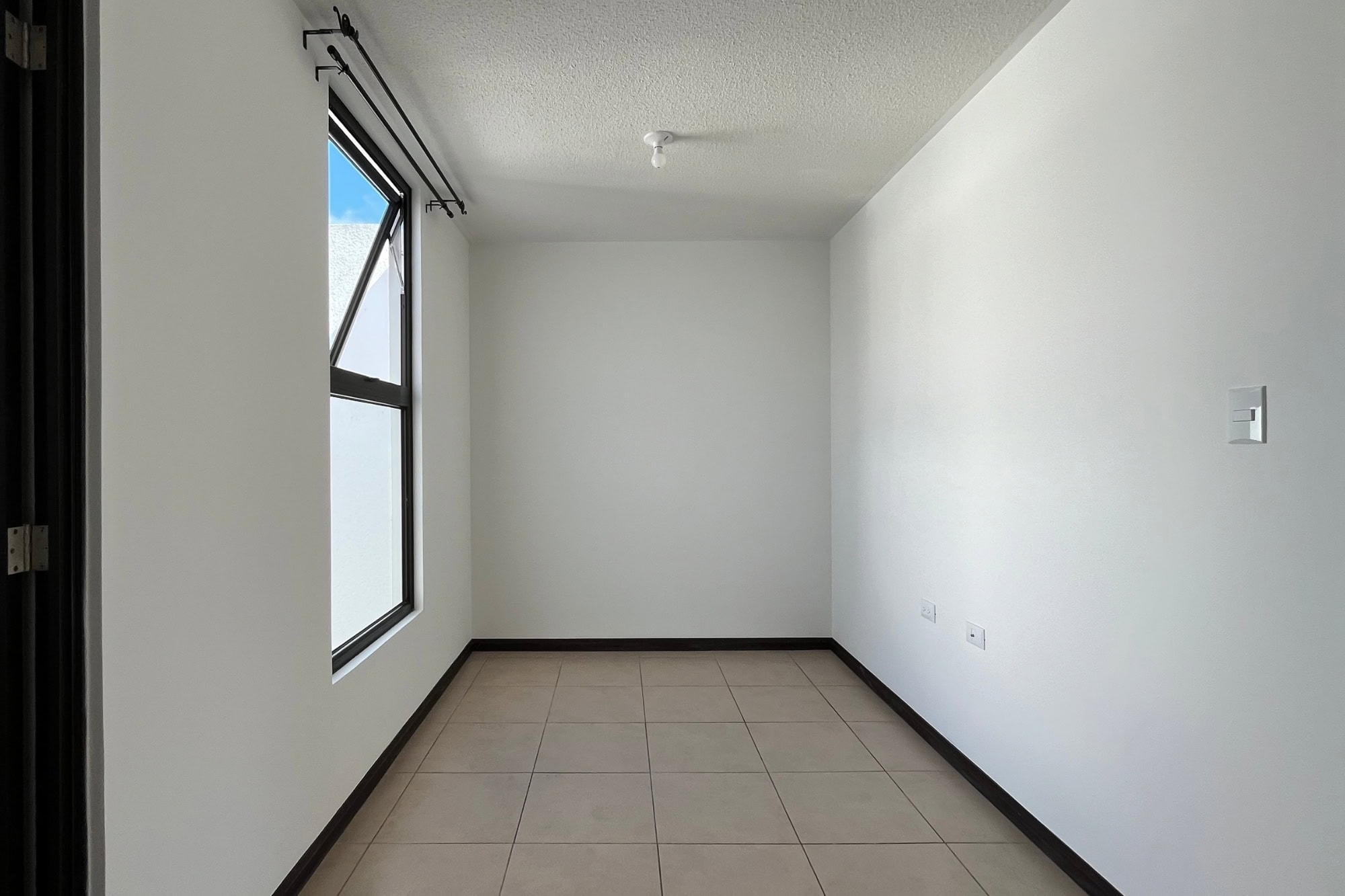 3 BEDROOM HOUSE IN SENDEROS, JUST 6.5KM FROM DOWNTOWN ANTIGUA