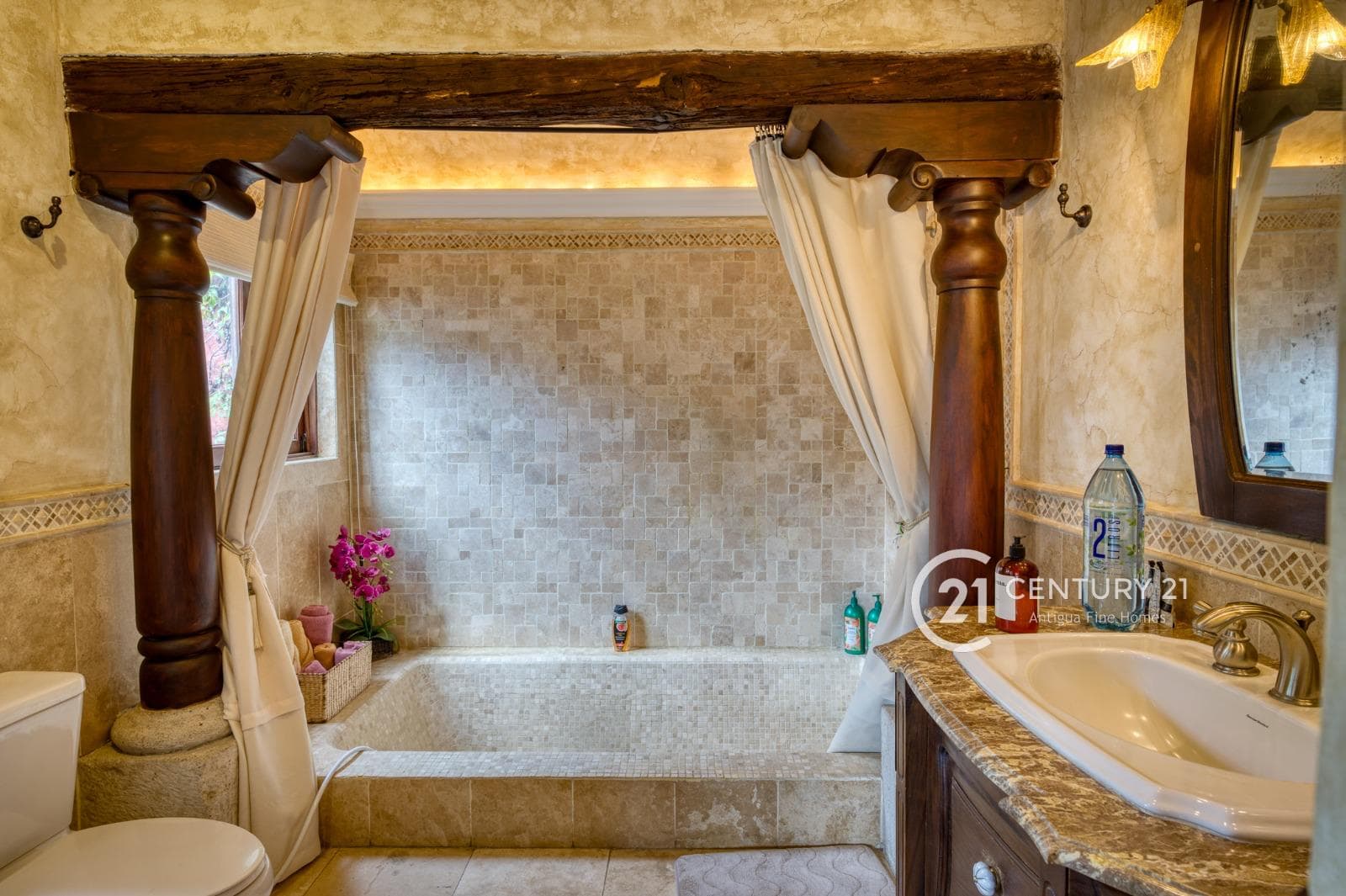 Luxury Living at Its Finest – Elegant 4-Bedroom Home with Pool in Cortijo de las Flores, 4 kms from downtown Antigua.