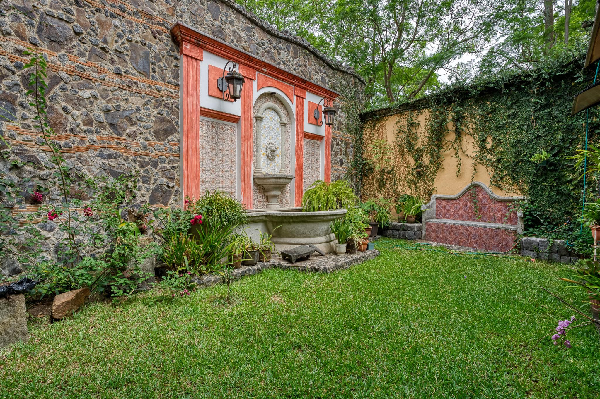 DSC01510_15 Casa Bella Vista — Casa de Estilo Colonial con Vista al Volcán