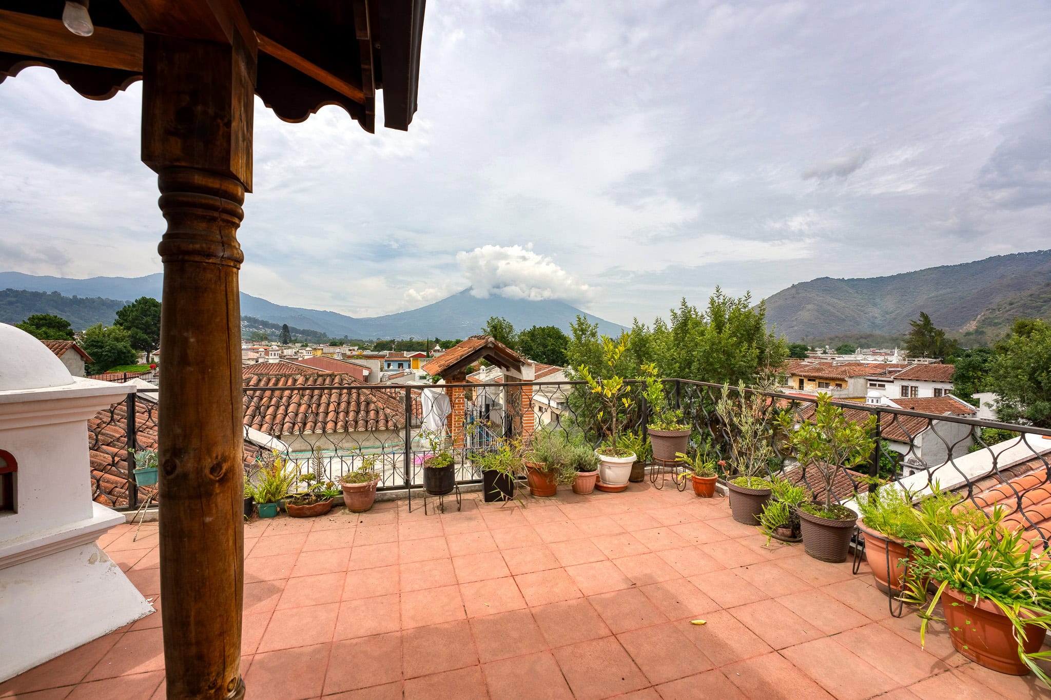 DSC01577_28 Casa Bella Vista — Casa de Estilo Colonial con Vista al Volcán