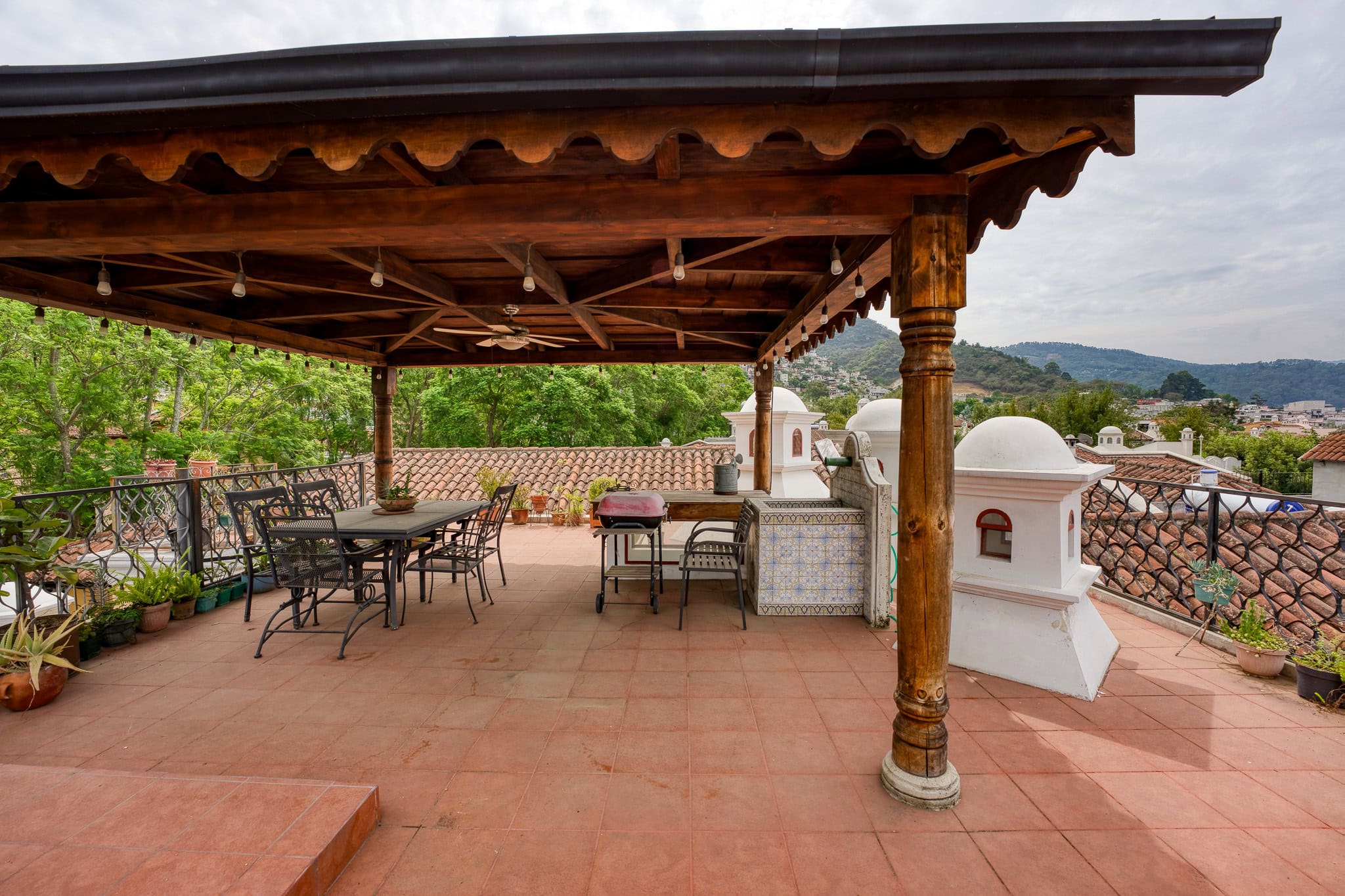 DSC01582_29 Casa Bella Vista — Casa de Estilo Colonial con Vista al Volcán
