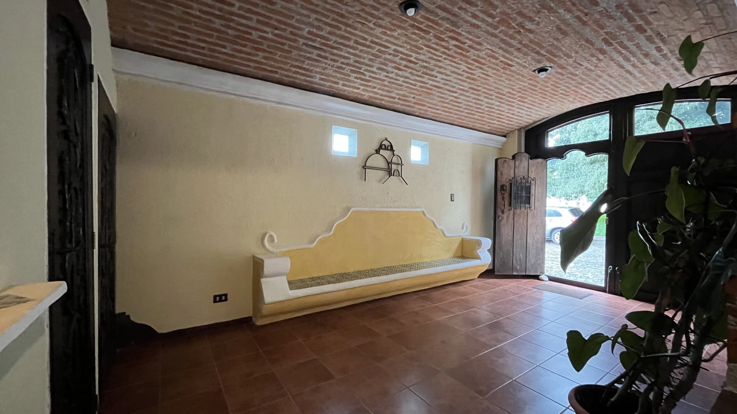 2-BEDROOM, TOWNHOUSE IN GRAVILEAS, FURNISHED