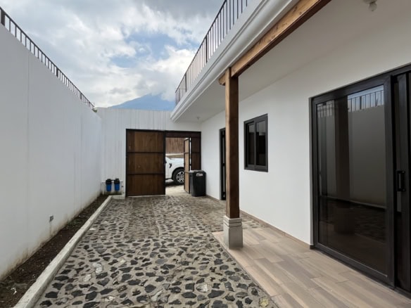 3-bedroom unfurnished house in Barrios Coloniales