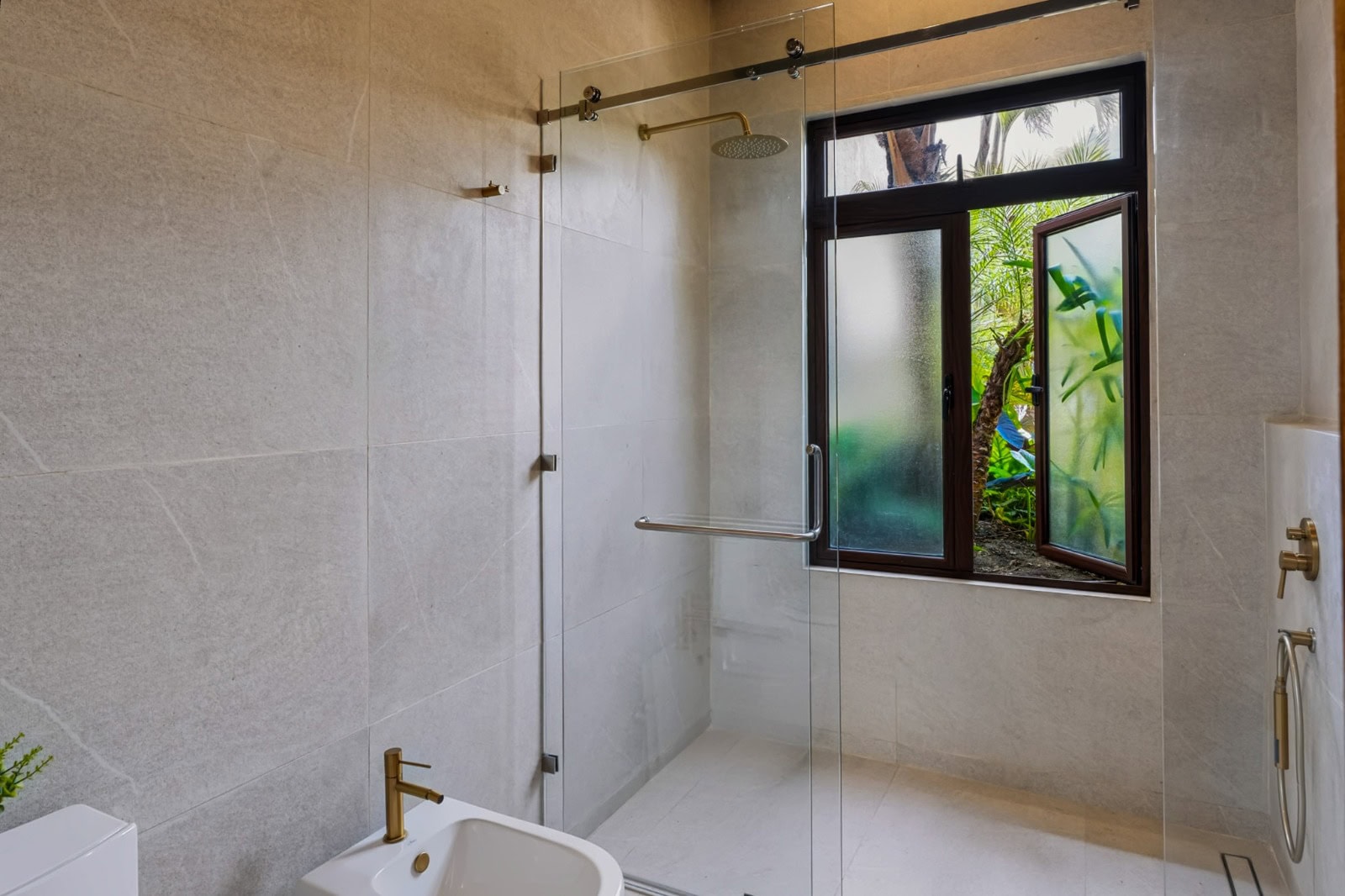 Casa San Juan Bosco — Single-Level Colonial Living in Paseo Antigua