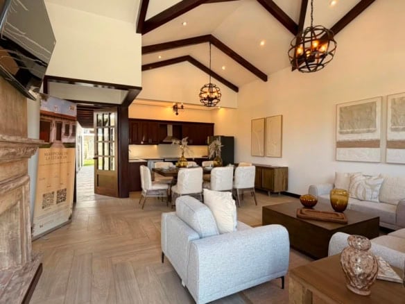 Casa Mariposa A en venta dentro de residencial