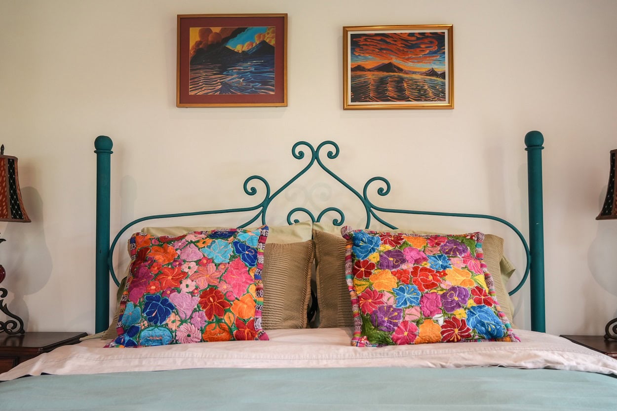 Turnkey Lakefront Retreat Atitlan