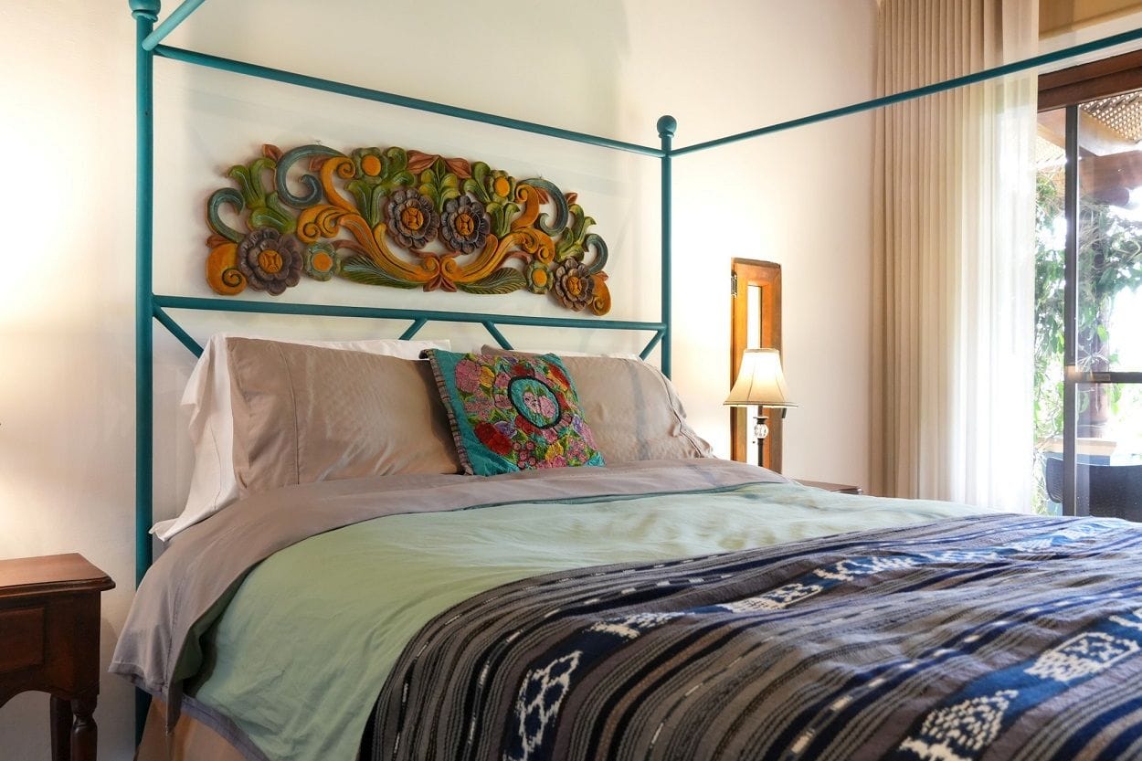 Turnkey Lakefront Retreat Atitlan
