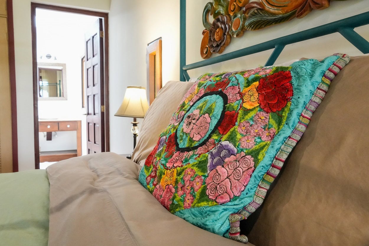 Turnkey Lakefront Retreat Atitlan