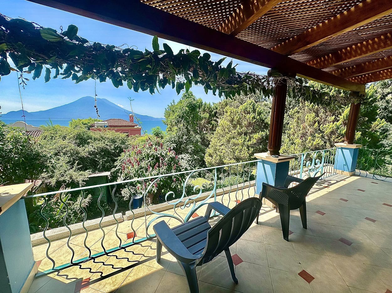 Turnkey Lakefront Retreat Atitlan