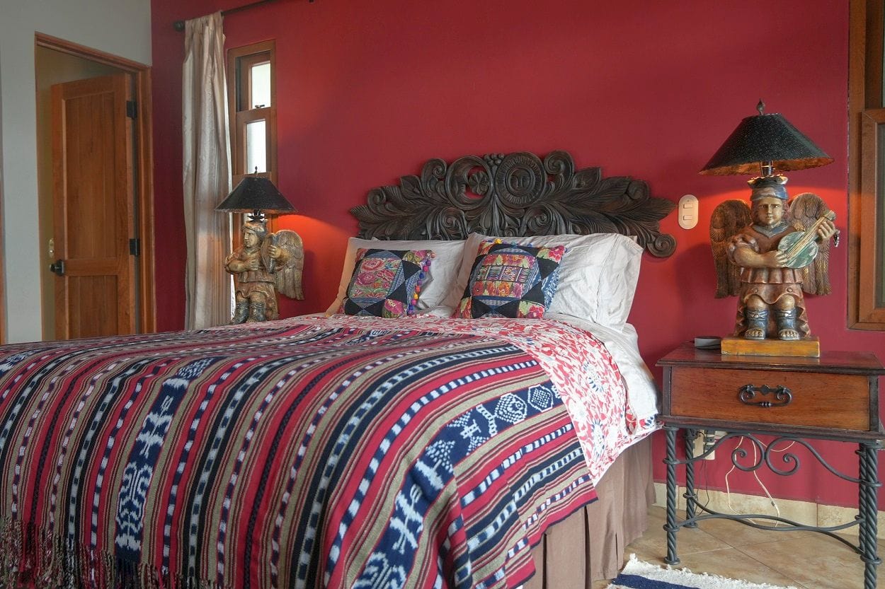 Turnkey Lakefront Retreat Atitlan