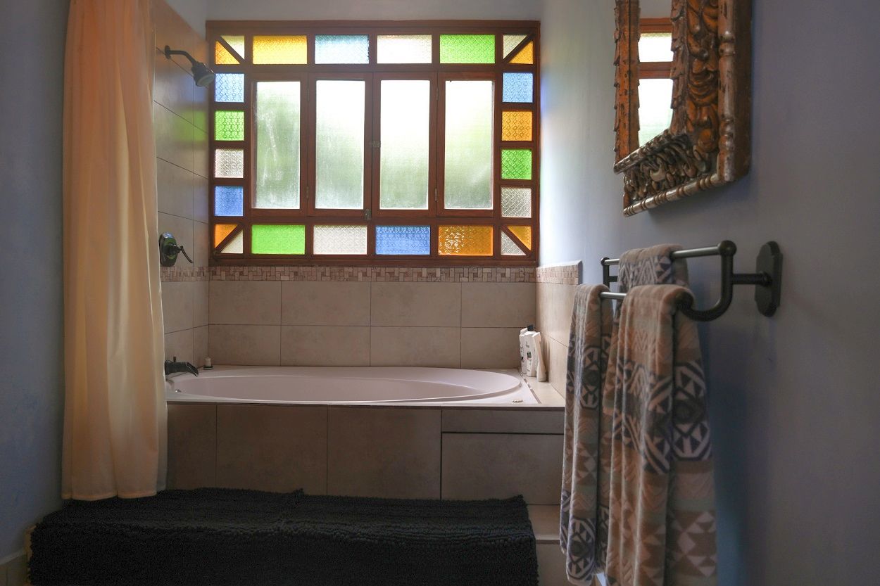 Turnkey Lakefront Retreat Atitlan