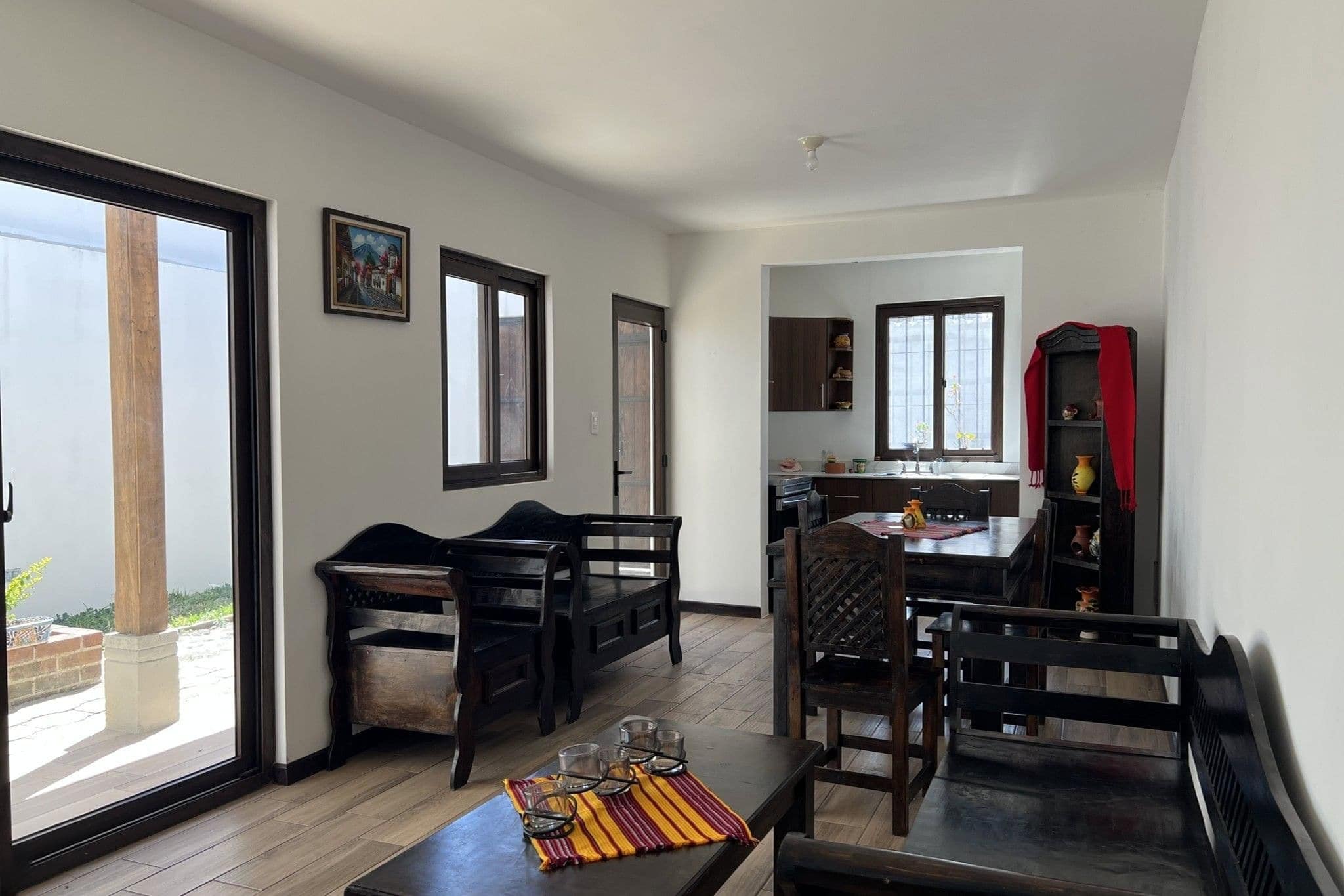 Encantadora Casa de 4 Dormitorios con Vista a los Volcanes a Pocos Minutos de La Antigua Guatemala
