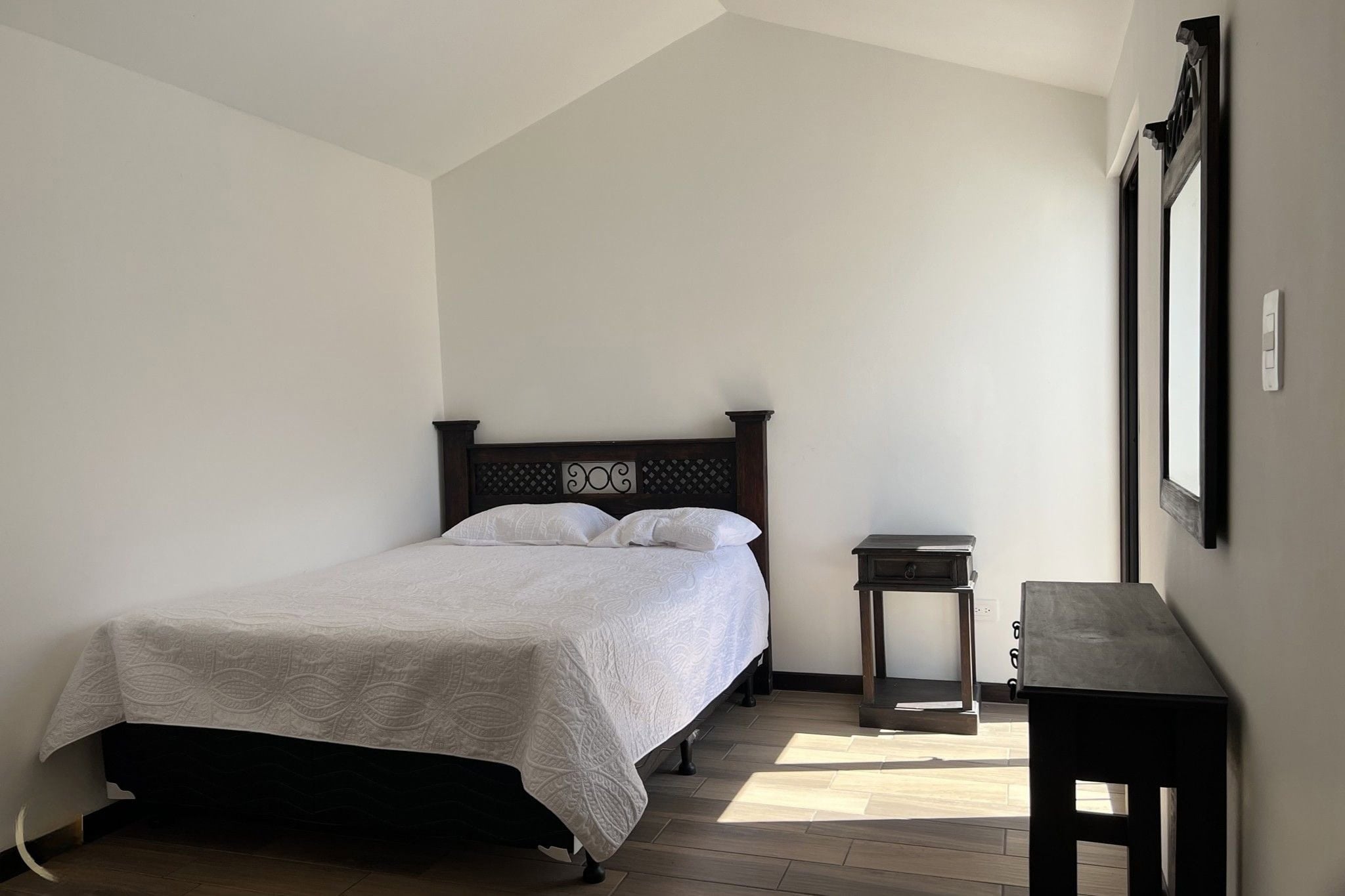 Encantadora Casa de 4 Dormitorios con Vista a los Volcanes a Pocos Minutos de La Antigua Guatemala