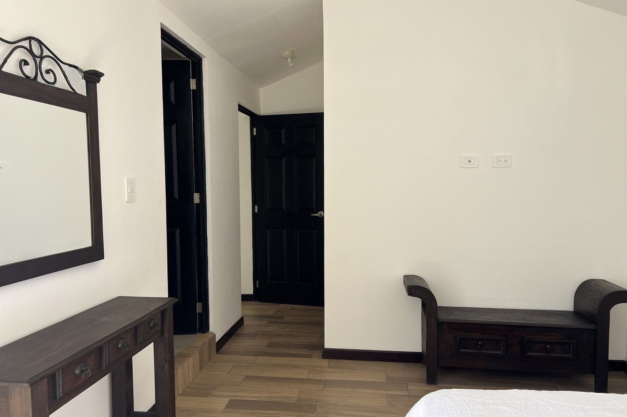 Encantadora Casa de 4 Dormitorios con Vista a los Volcanes a Pocos Minutos de La Antigua Guatemala