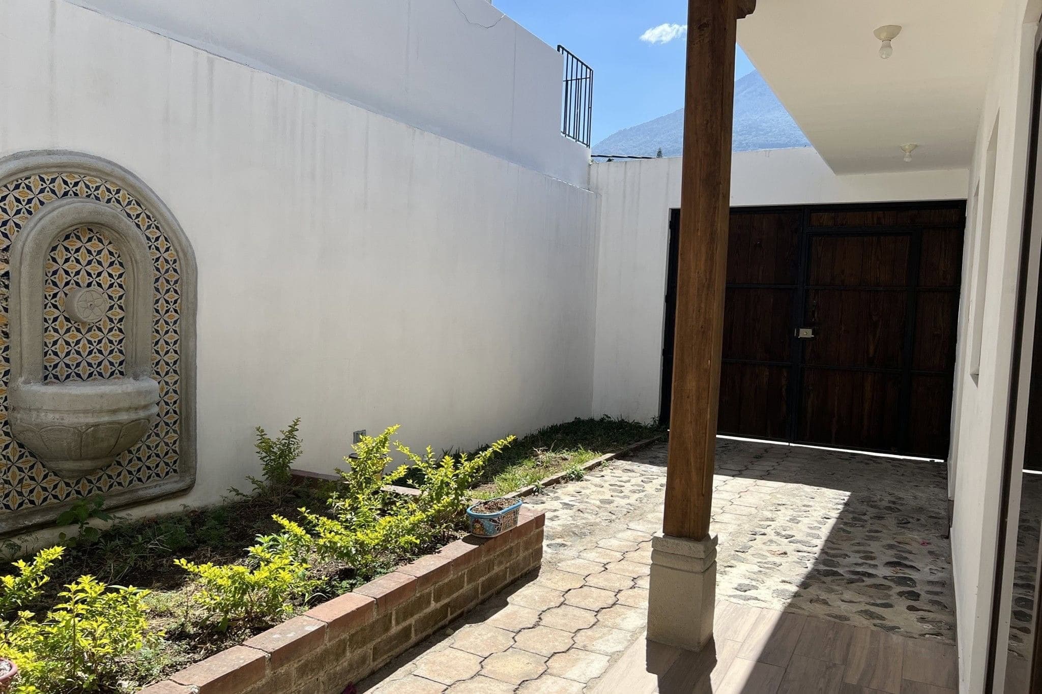 Encantadora Casa de 4 Dormitorios con Vista a los Volcanes a Pocos Minutos de La Antigua Guatemala