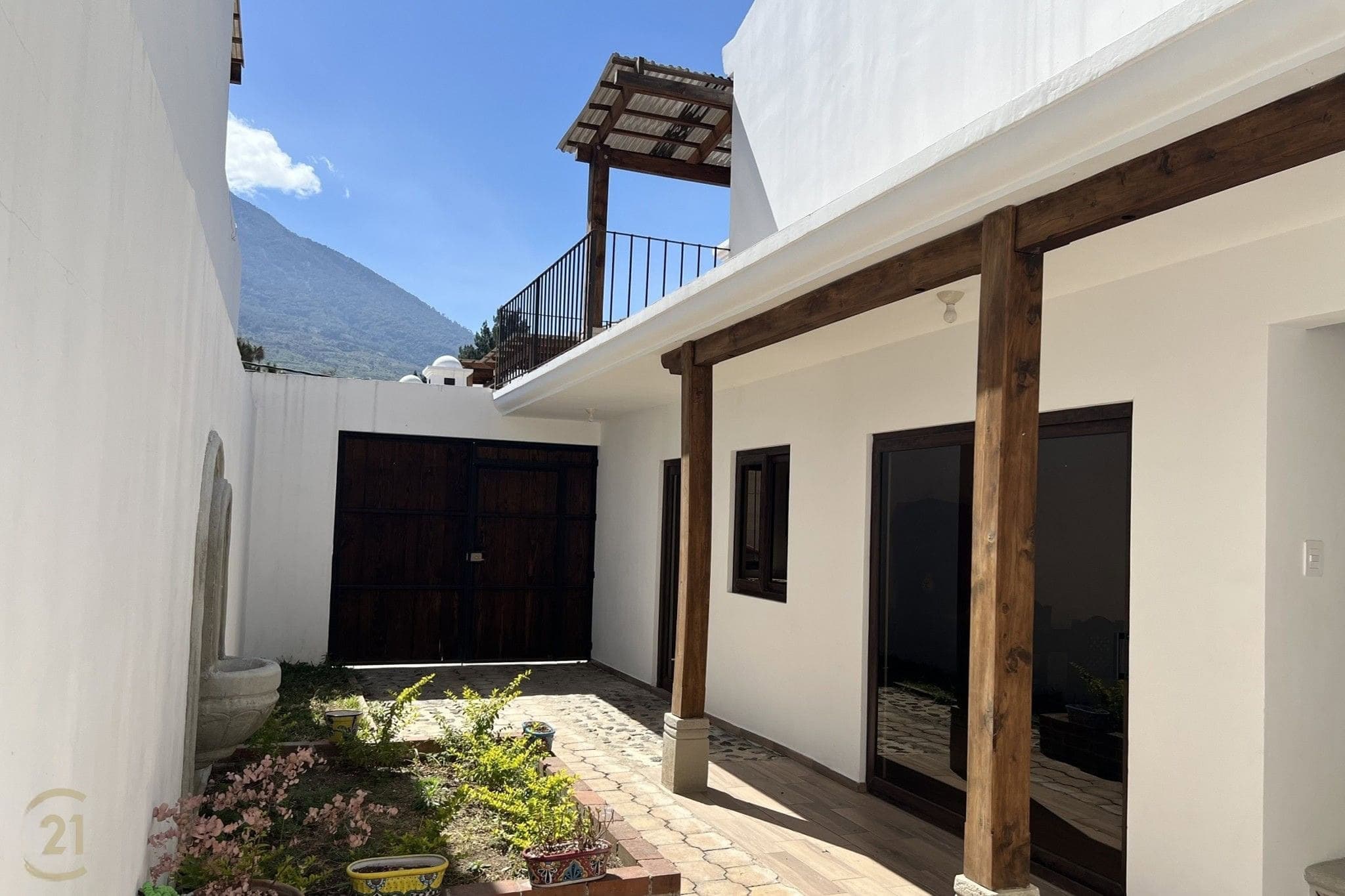 Encantadora Casa de 4 Dormitorios con Vista a los Volcanes a Pocos Minutos de La Antigua Guatemala