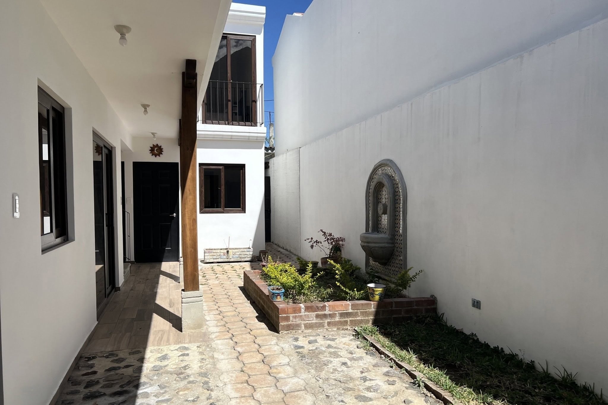 Encantadora Casa de 4 Dormitorios con Vista a los Volcanes a Pocos Minutos de La Antigua Guatemala