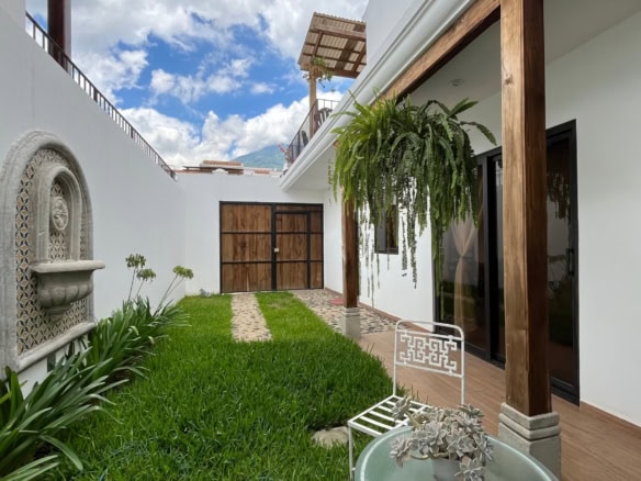 Furnished 4-Bedroom Home for Rent in San Pedro Las Huertas, Near Antigua Guatemala