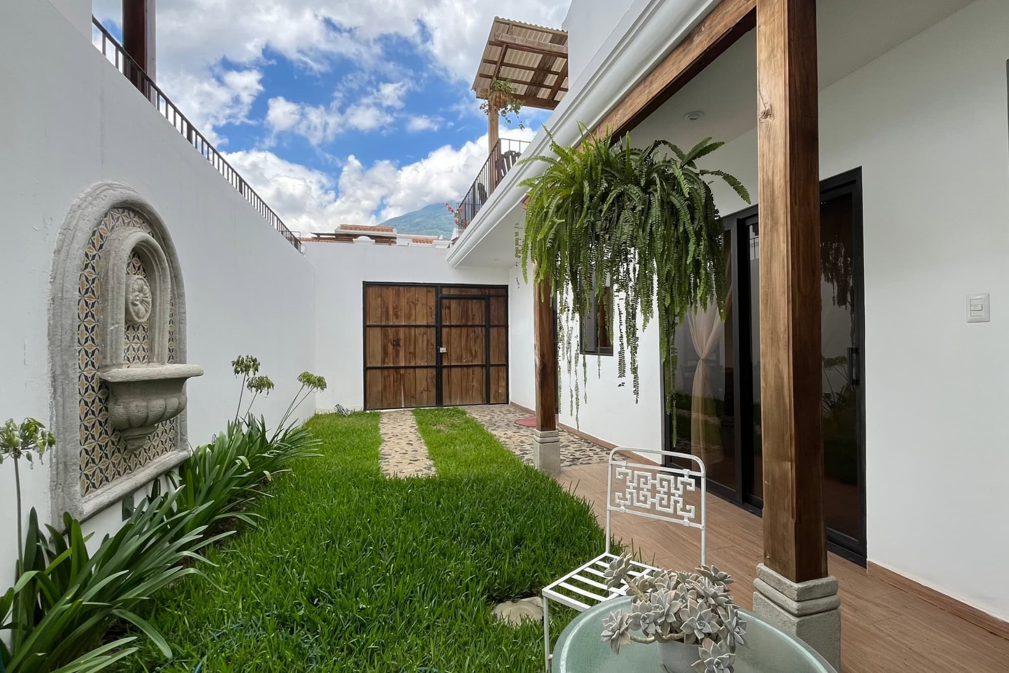 Furnished 4-Bedroom Home for Rent in San Pedro Las Huertas, Near Antigua Guatemala