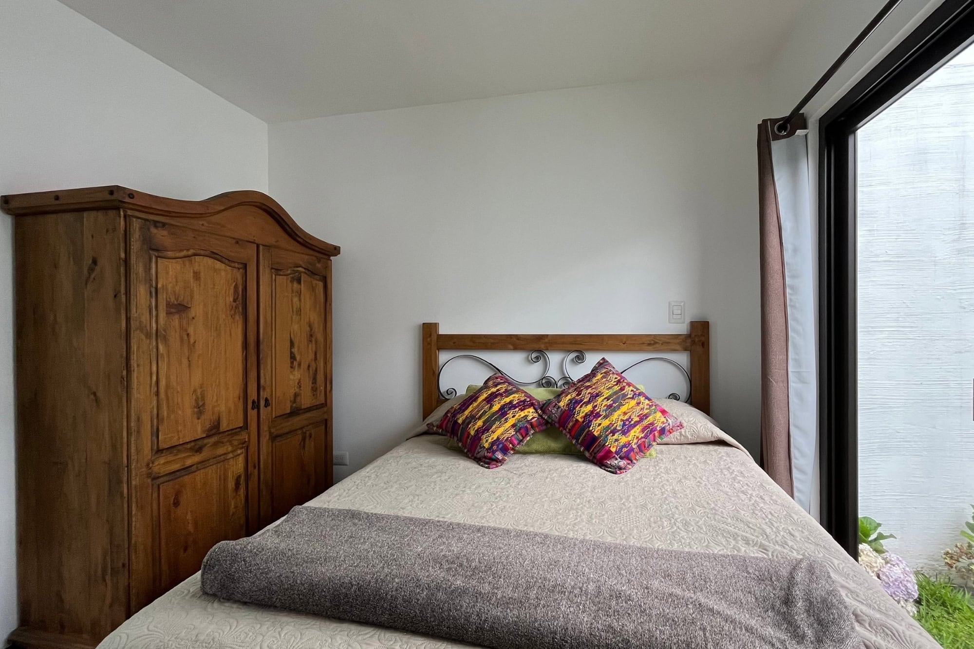 Furnished 4-Bedroom Home for Rent in San Pedro Las Huertas, Near Antigua Guatemala