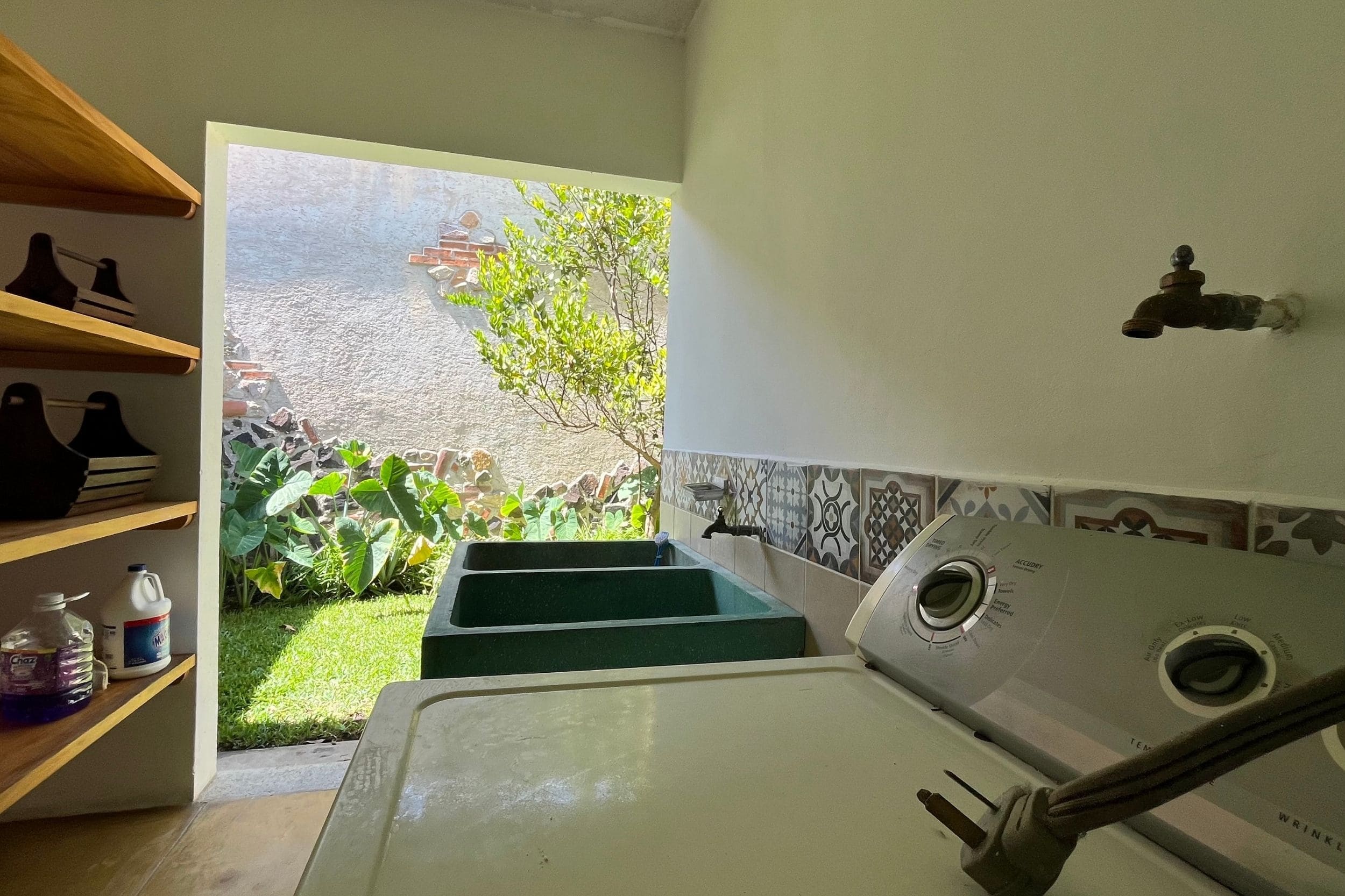 Beautiful Home for Rent in San Pedro El Alto, Antigua Guatemala, 4 bedrooms and a large garden